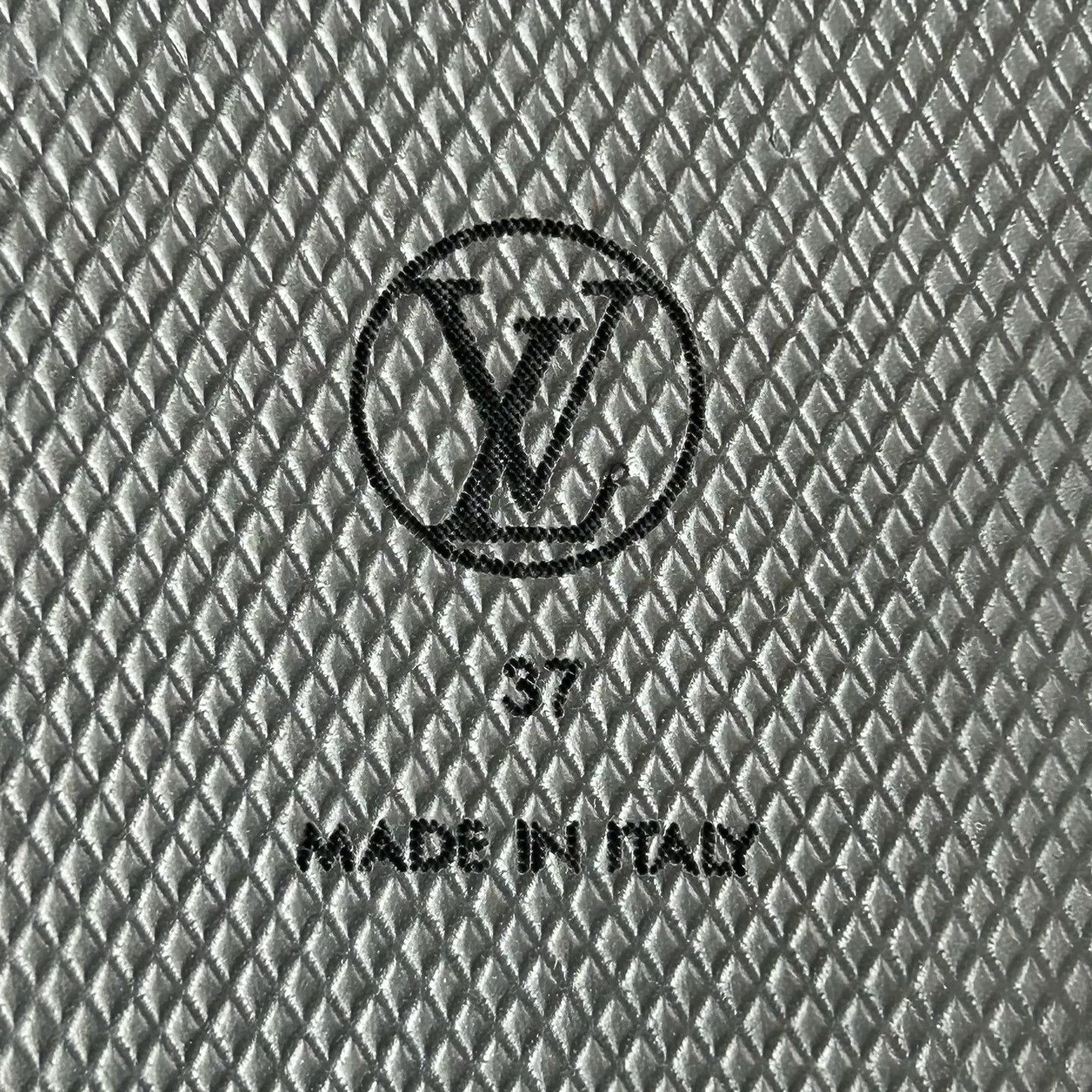 Louis Vuitton Louis Vuitton White Slippers Size US 6 / IT 36 - 7 Thumbnail