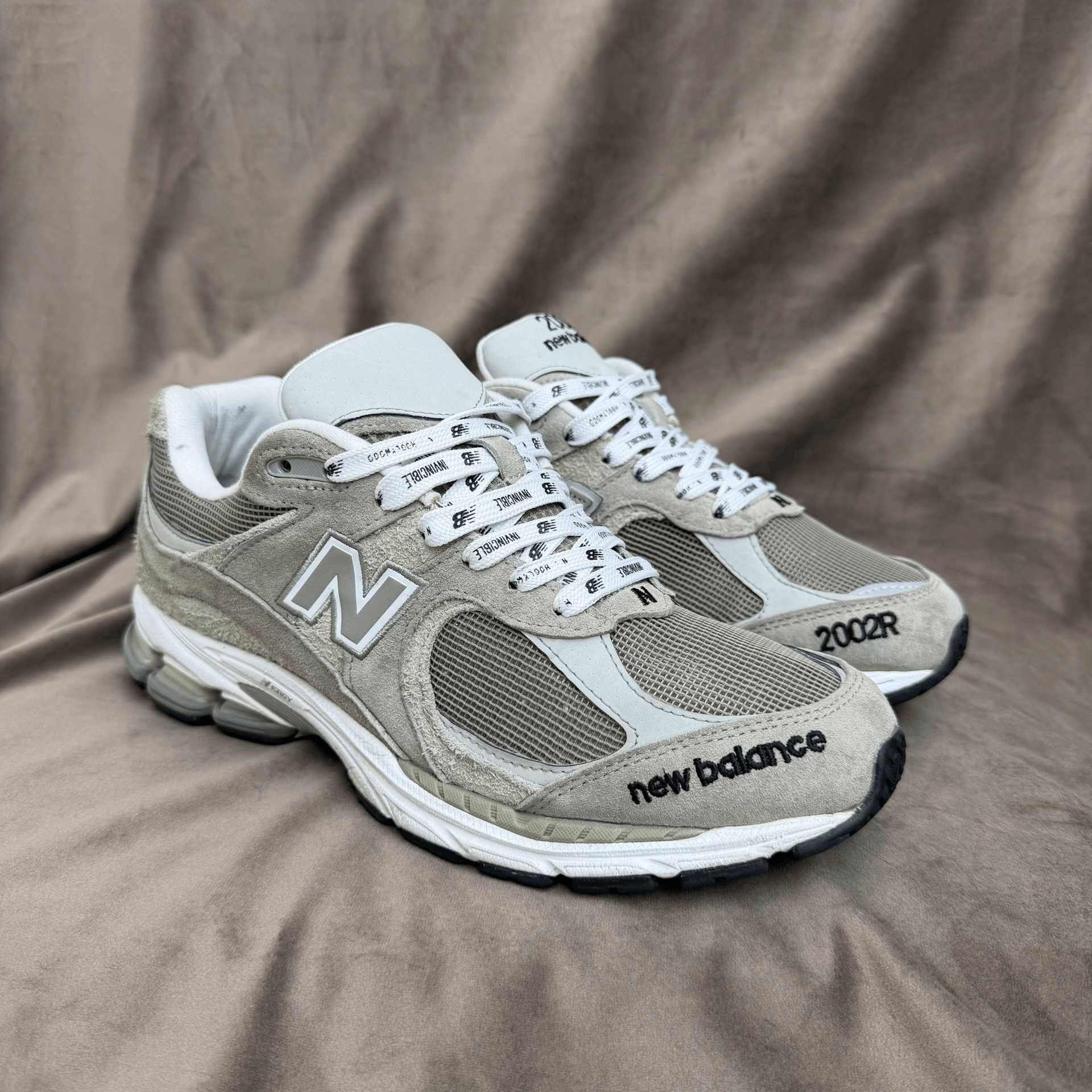 N.Hoolywood N.HOOLYWOOD x Invincible x NB 2002R Size US 9.5 / EU 42-43 - 3 Thumbnail