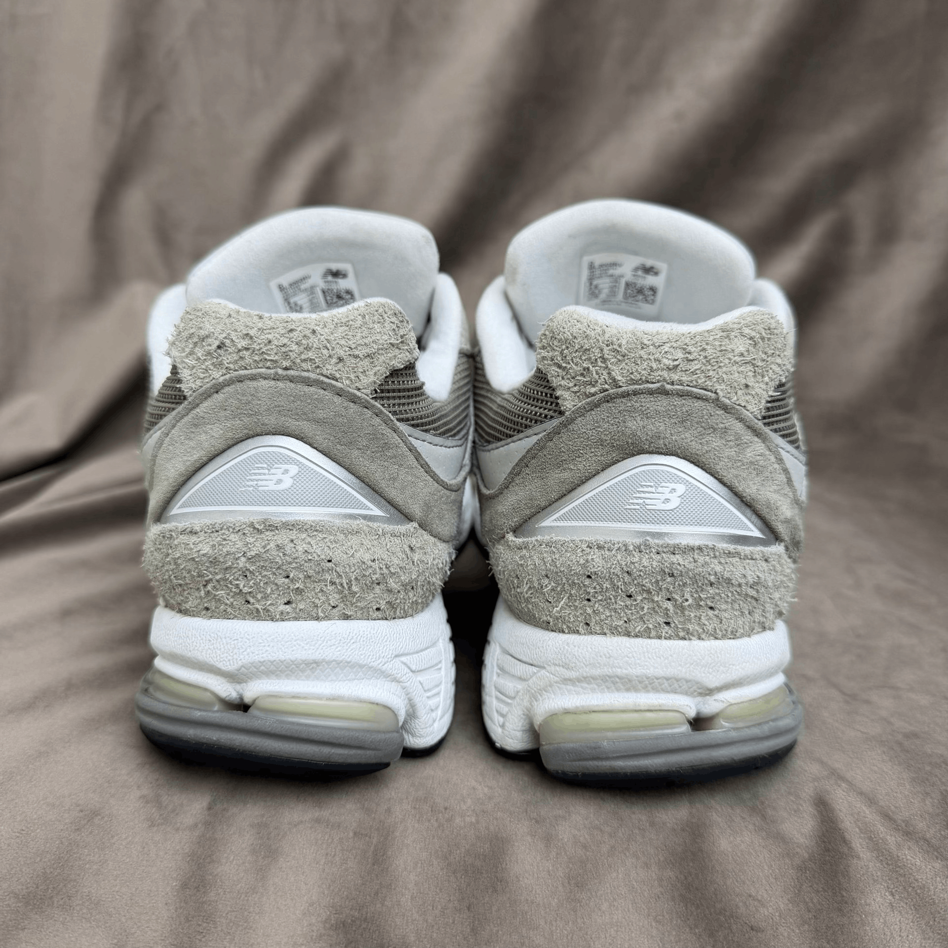 N.Hoolywood N.HOOLYWOOD x Invincible x NB 2002R Size US 9.5 / EU 42-43 - 4 Thumbnail