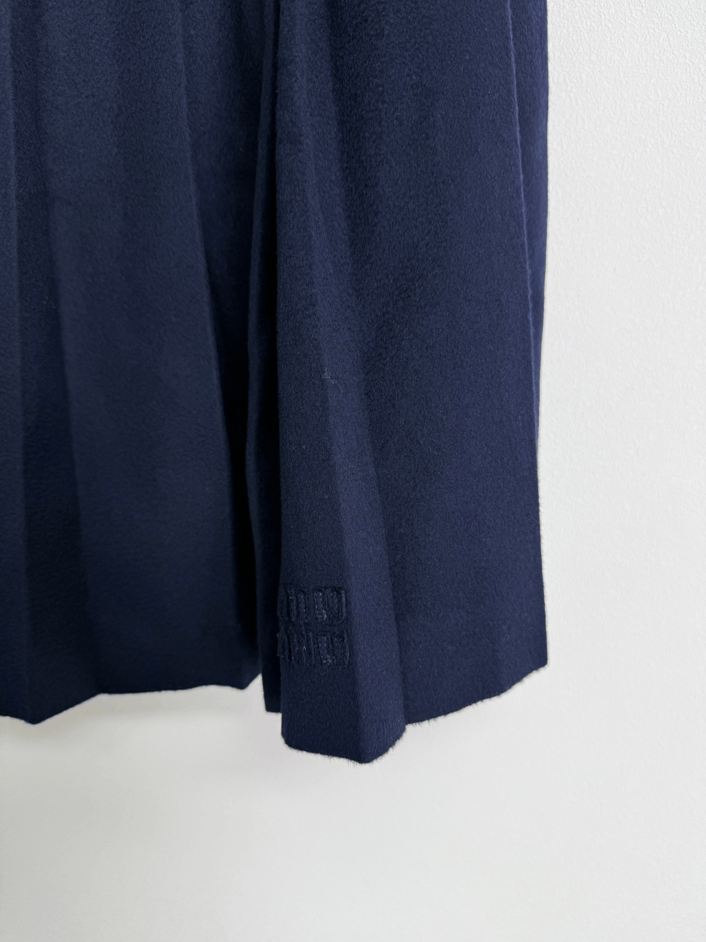 Miu Miu Miu Miu Velvet Pleated Midi Dress Size XS / US 0-2 / IT 36-38 - 2 Thumbnail