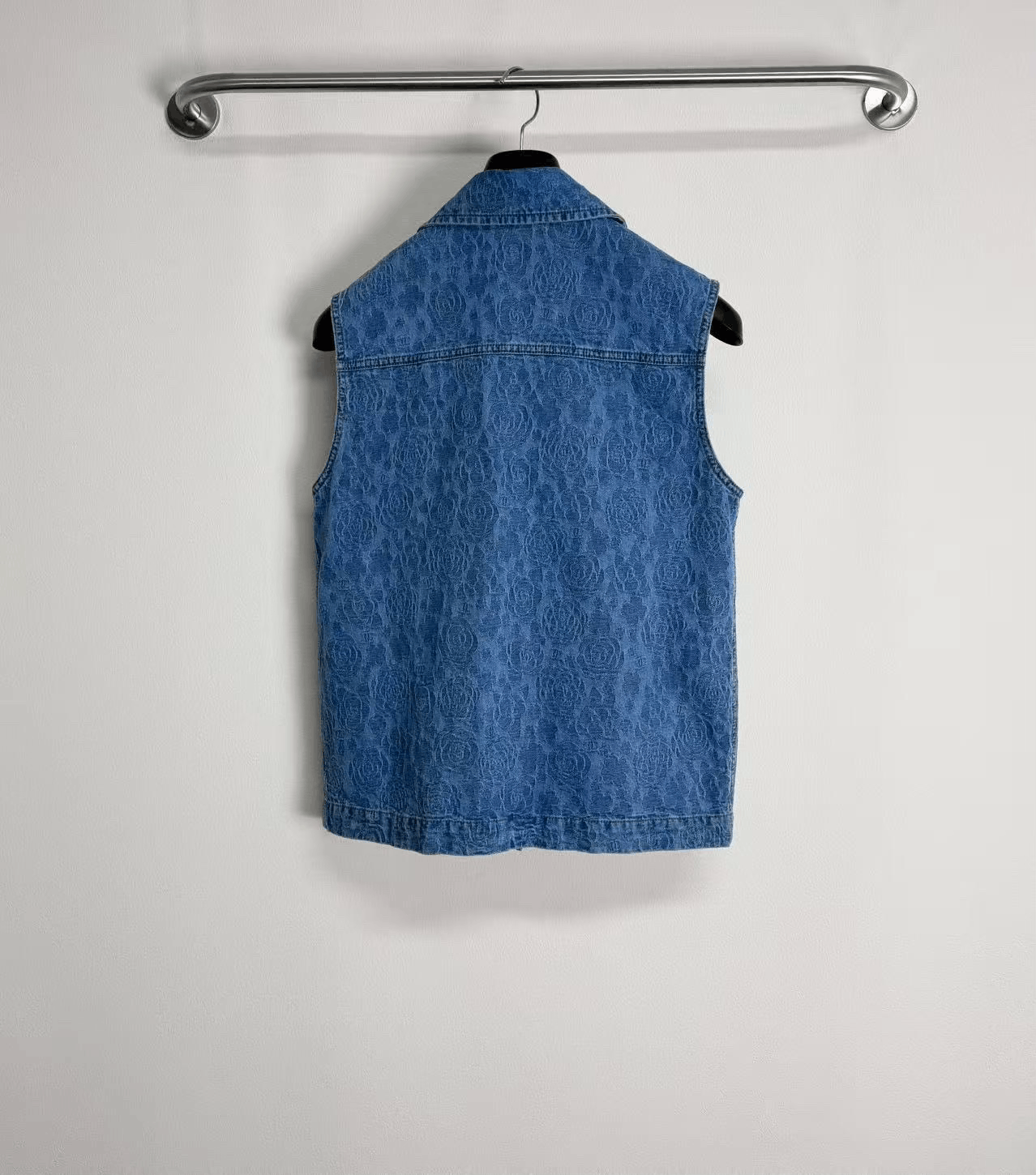 Chanel Chanel Denim Camellia Print Sleeveless Vest Size XXS / US 00 / IT 34 - 2 Thumbnail