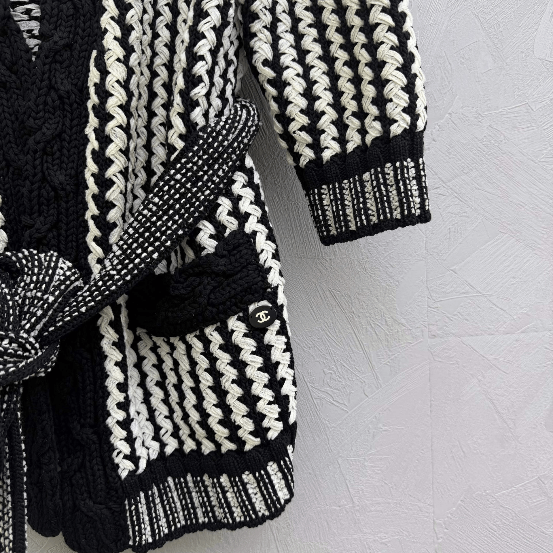 Chanel Chanel Black White Thick Knit Short Sleeve Cardigan Size XXS / US 00 / IT 34 - 2 Thumbnail