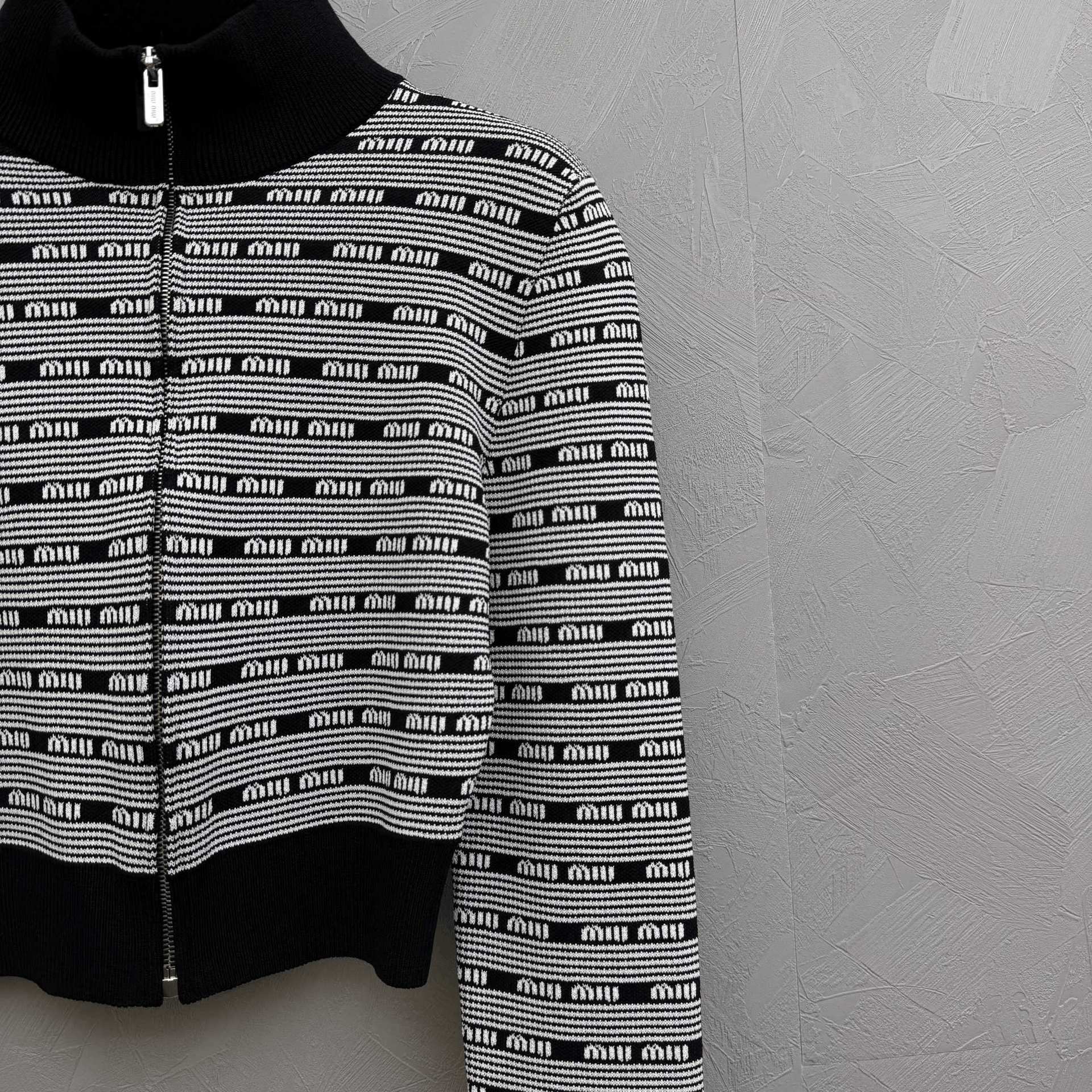 Miu Miu Miumiu Black White Stripe Logo Knit Jacket Size S / US 4 / IT 40 - 2 Thumbnail
