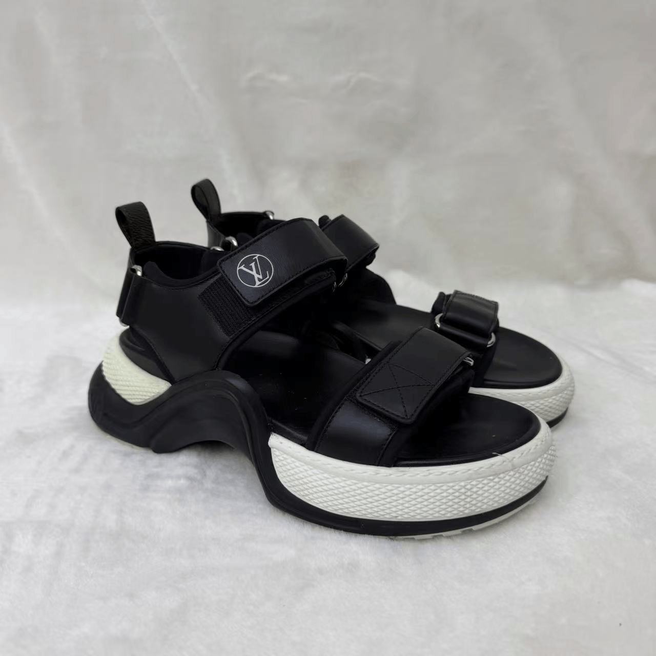 Louis Vuitton Louis Vuitton Logo Velcro Platform Sandals Size US 6 / EU 39 - 2 Thumbnail