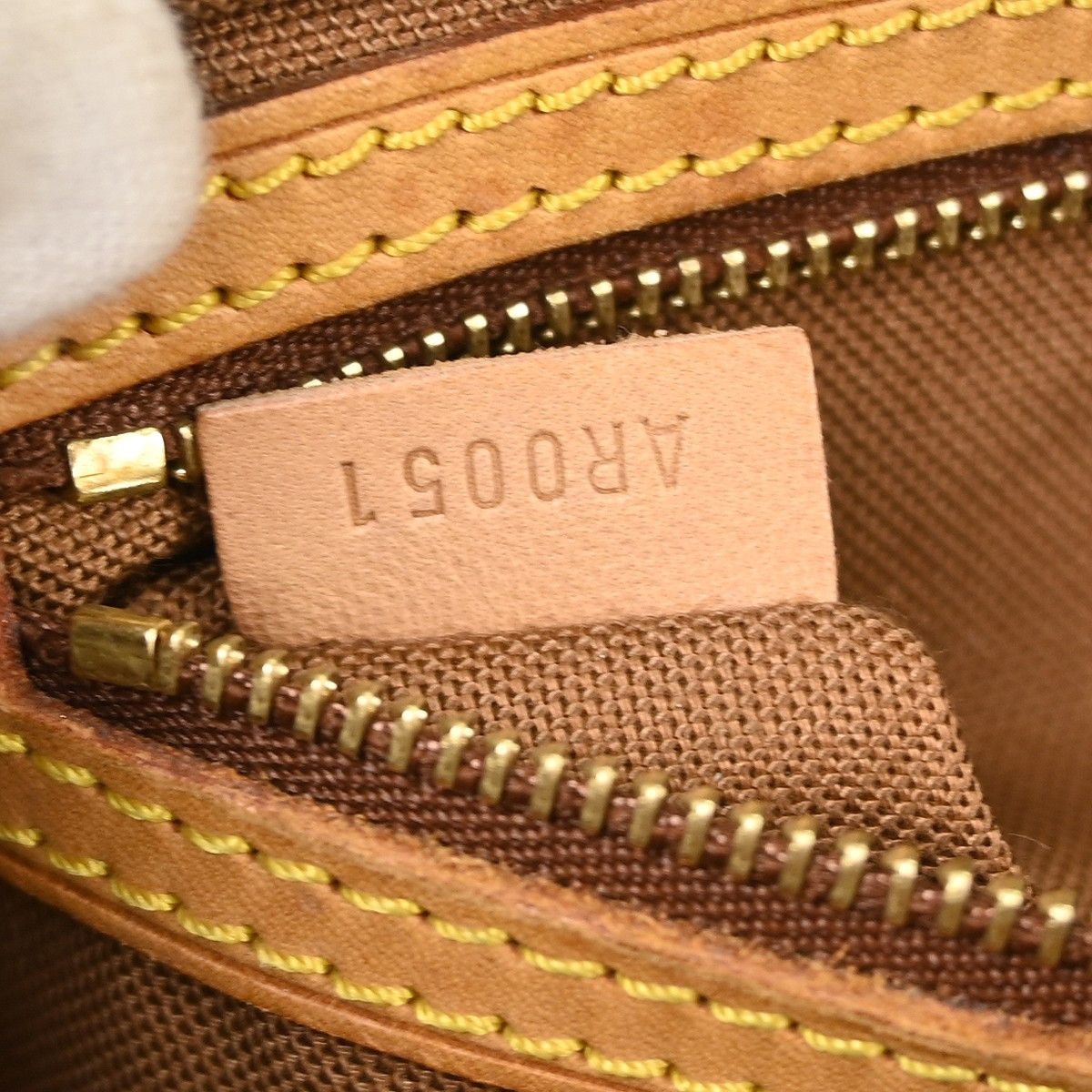 Louis Vuitton Louis Vuitton Trotteur Handbag Monogram Canvas Size ONE SIZE - 5 Thumbnail