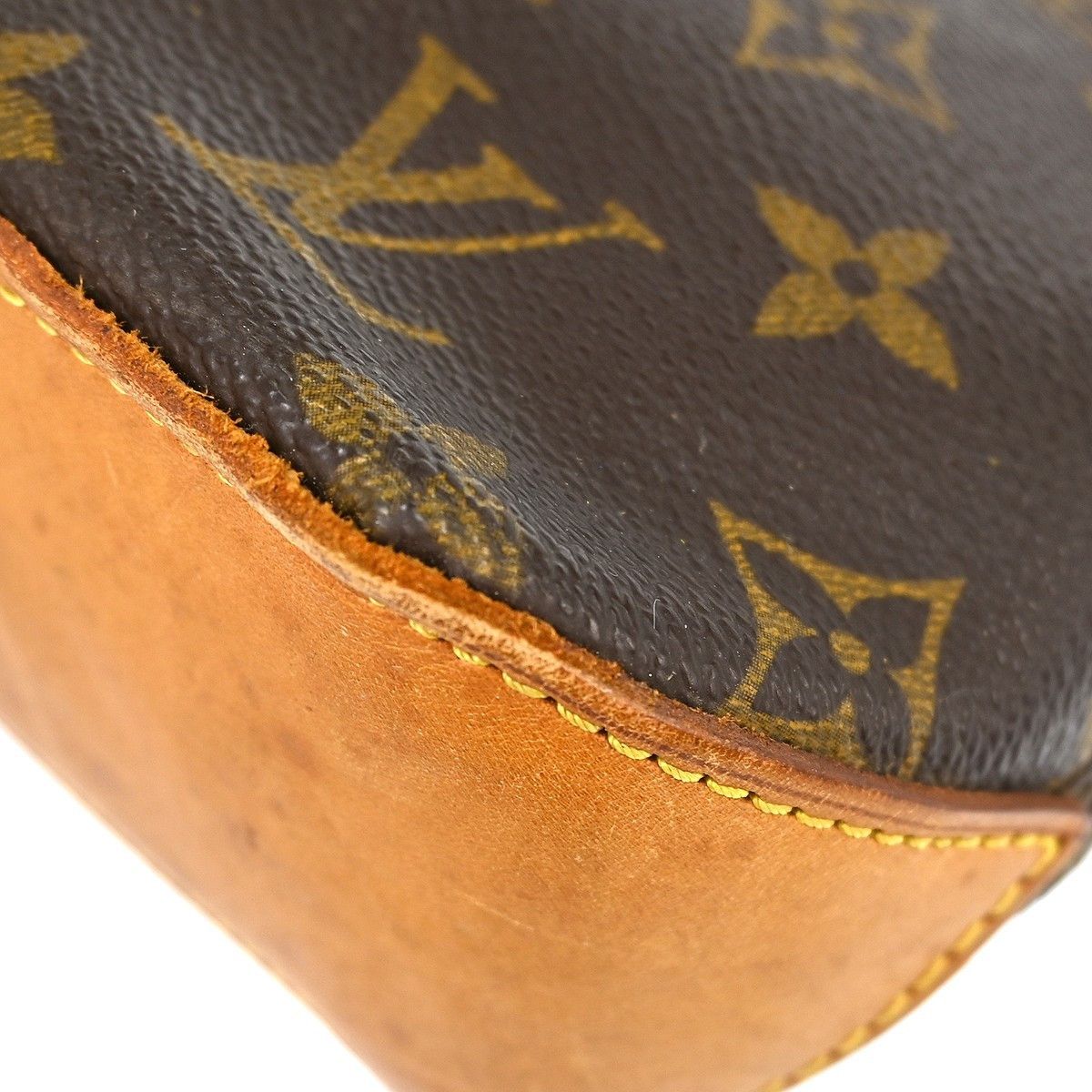Louis Vuitton Louis Vuitton Trotteur Handbag Monogram Canvas Size ONE SIZE - 9 Thumbnail