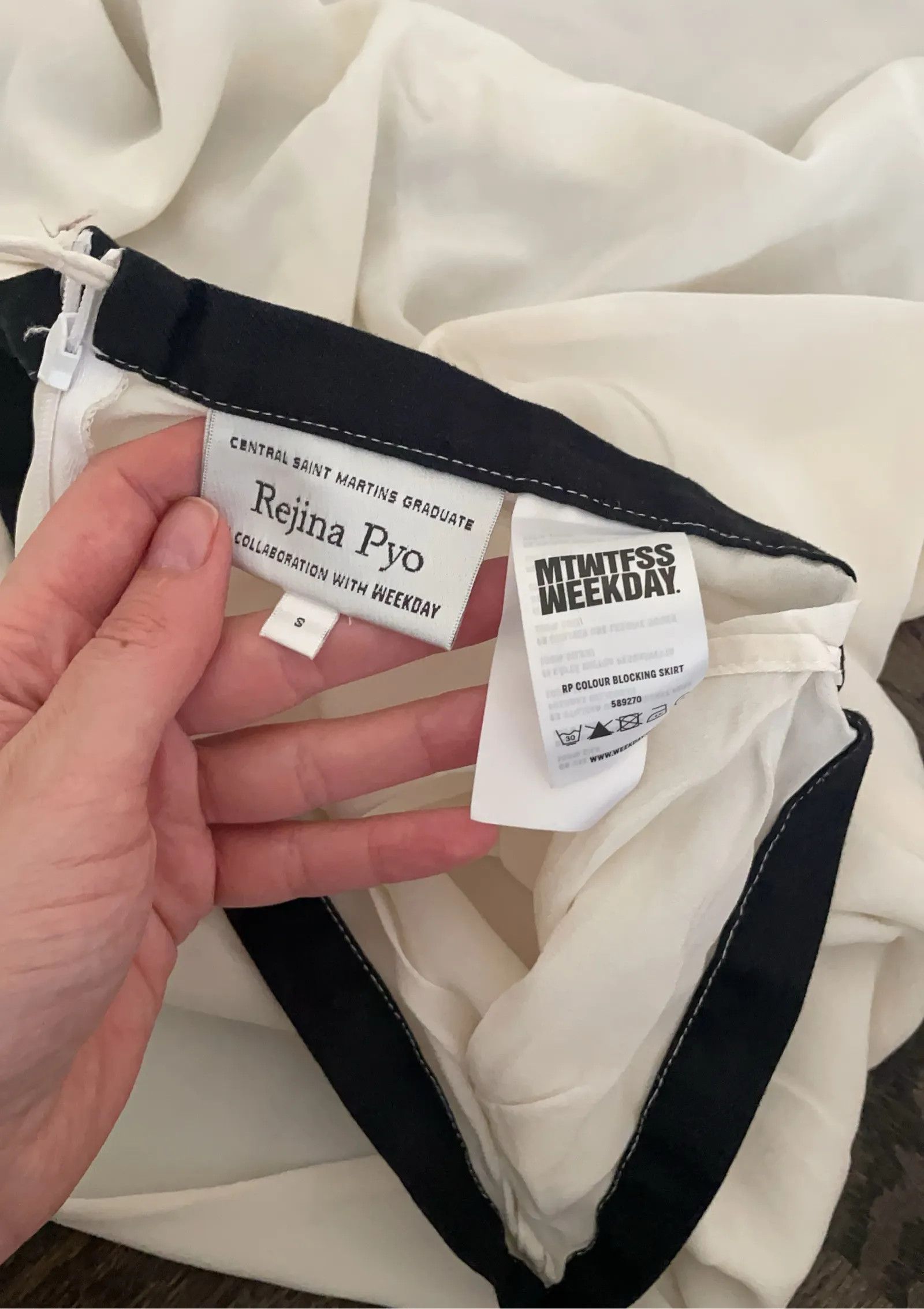 Weekday Weekday Skirt Size 27" / US 4 / IT 40 - 4 Thumbnail