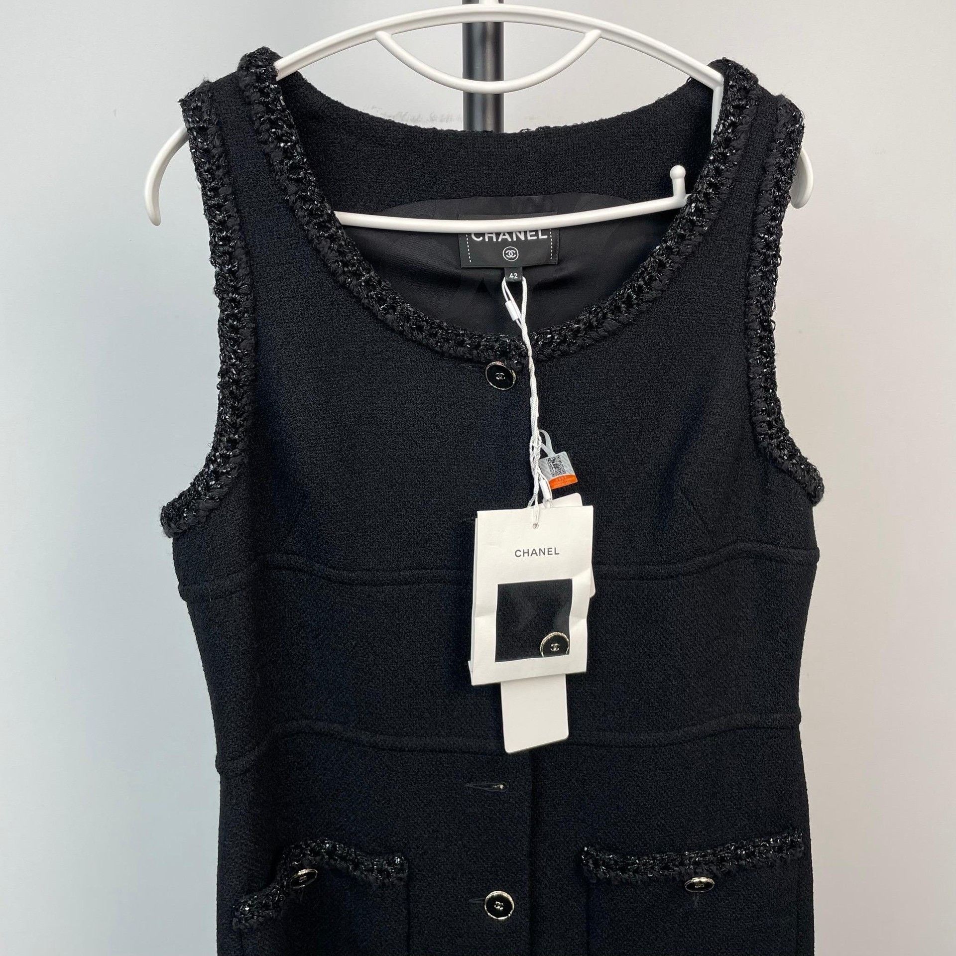 Chanel Chanel 25B Black Button Sleeveless Dress Size M / US 6-8 / IT 42-44 - 9 Thumbnail