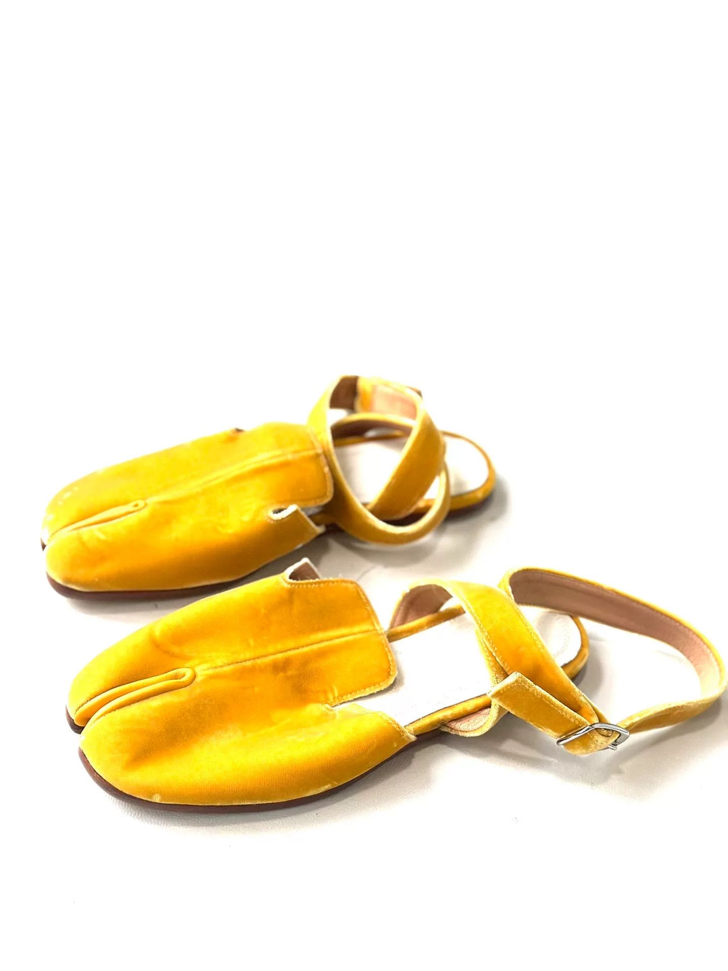Maison Margiela Maison Margiela Cowhide Split-Toe Shoes Size US 5 / IT 35 - 2 Thumbnail