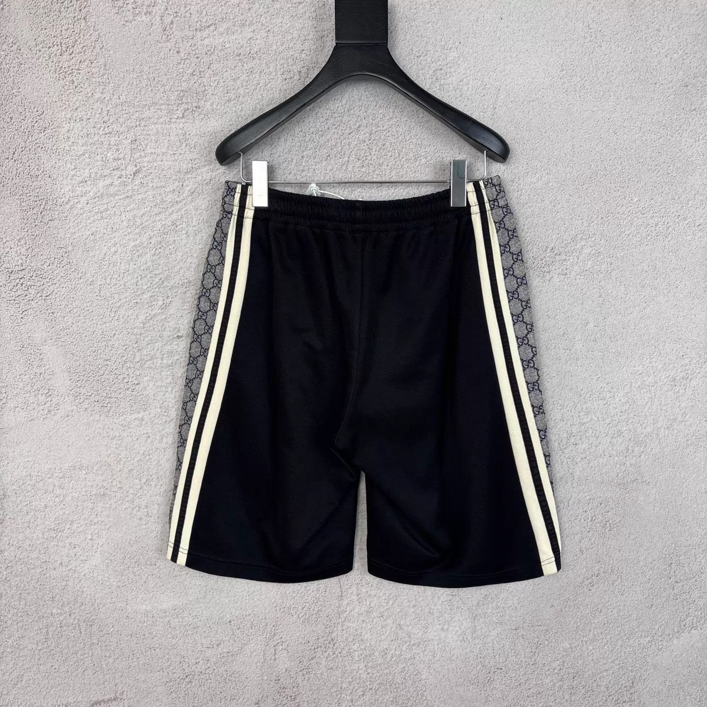 Gucci Black Shorts with Patterned Side Stripes Size US 32 / EU 48 - 2 Thumbnail