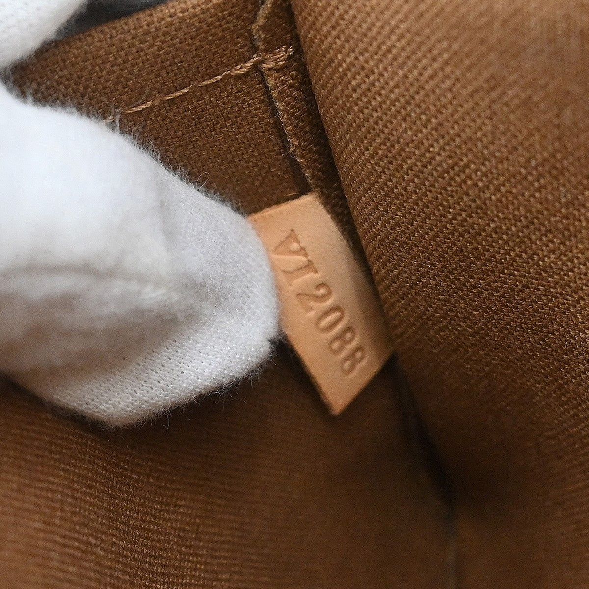 Louis Vuitton Louis Vuitton Popincourt Handle Bag Monogram Canvas Size ONE SIZE - 5 Thumbnail