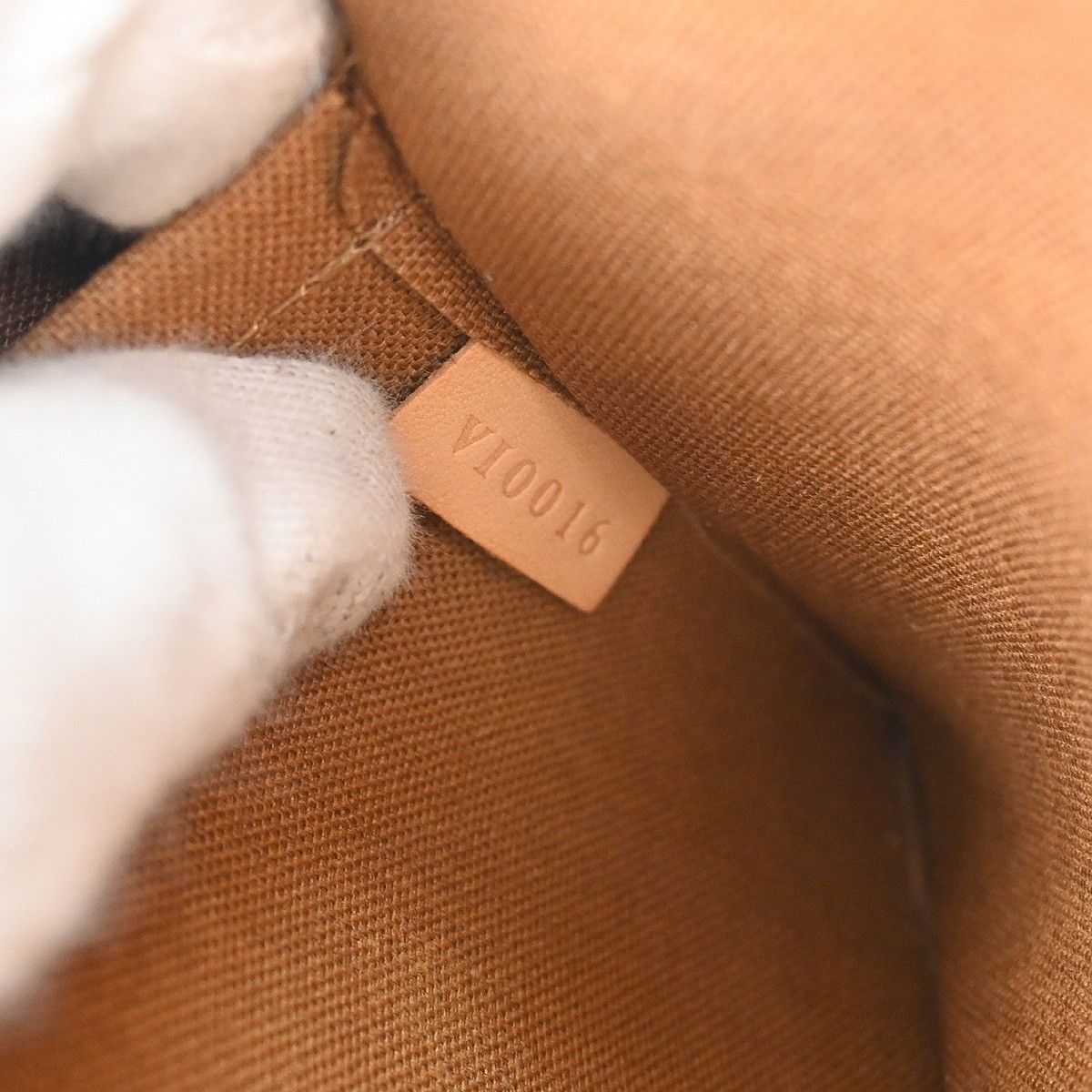 Louis Vuitton Louis Vuitton Popincourt Handle Bag Monogram Canvas Size ONE SIZE - 5 Thumbnail