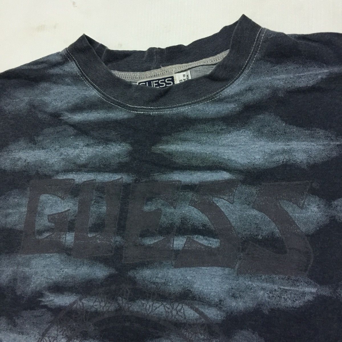 Guess Hawaii Spellout T shirt