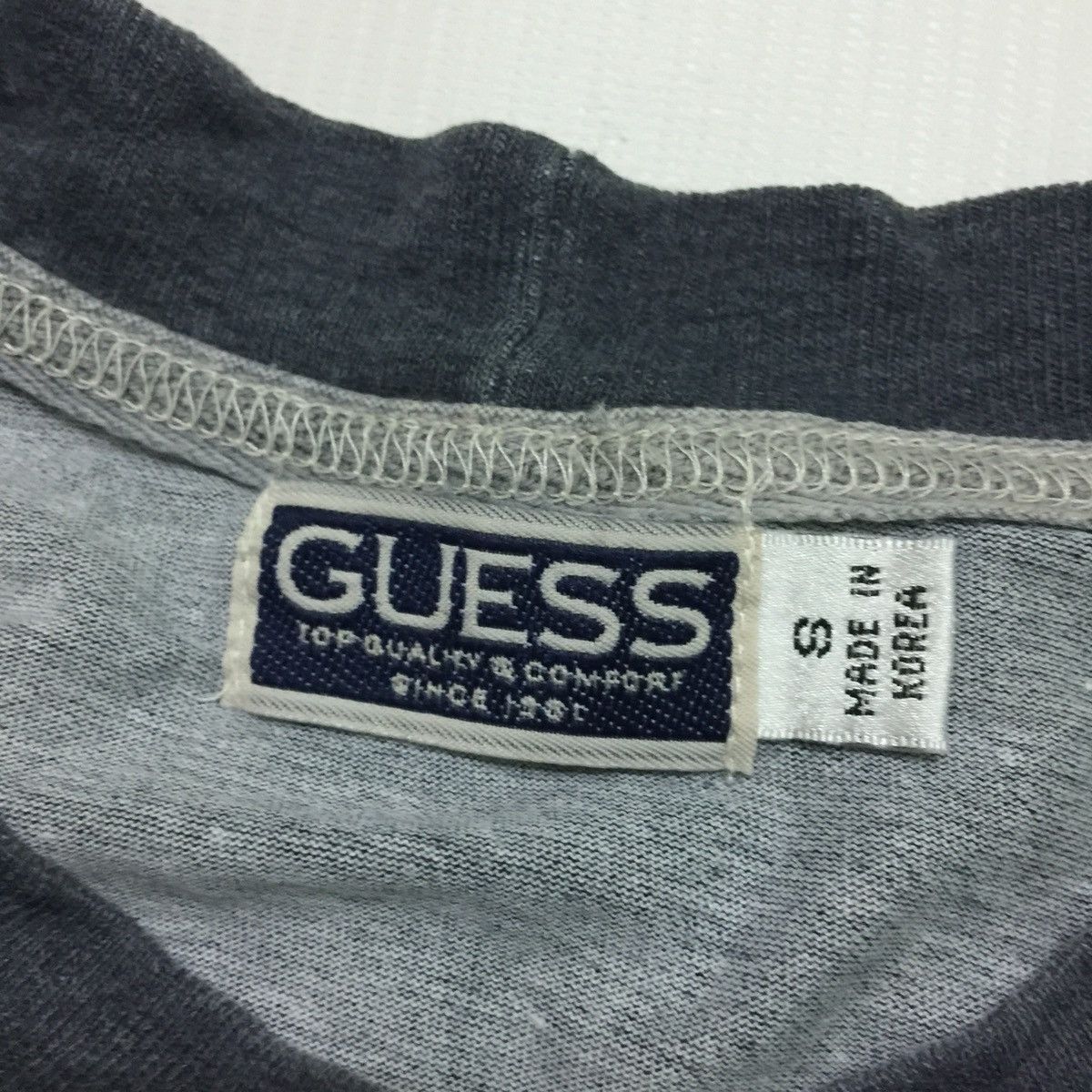 Guess Hawaii Spellout T shirt