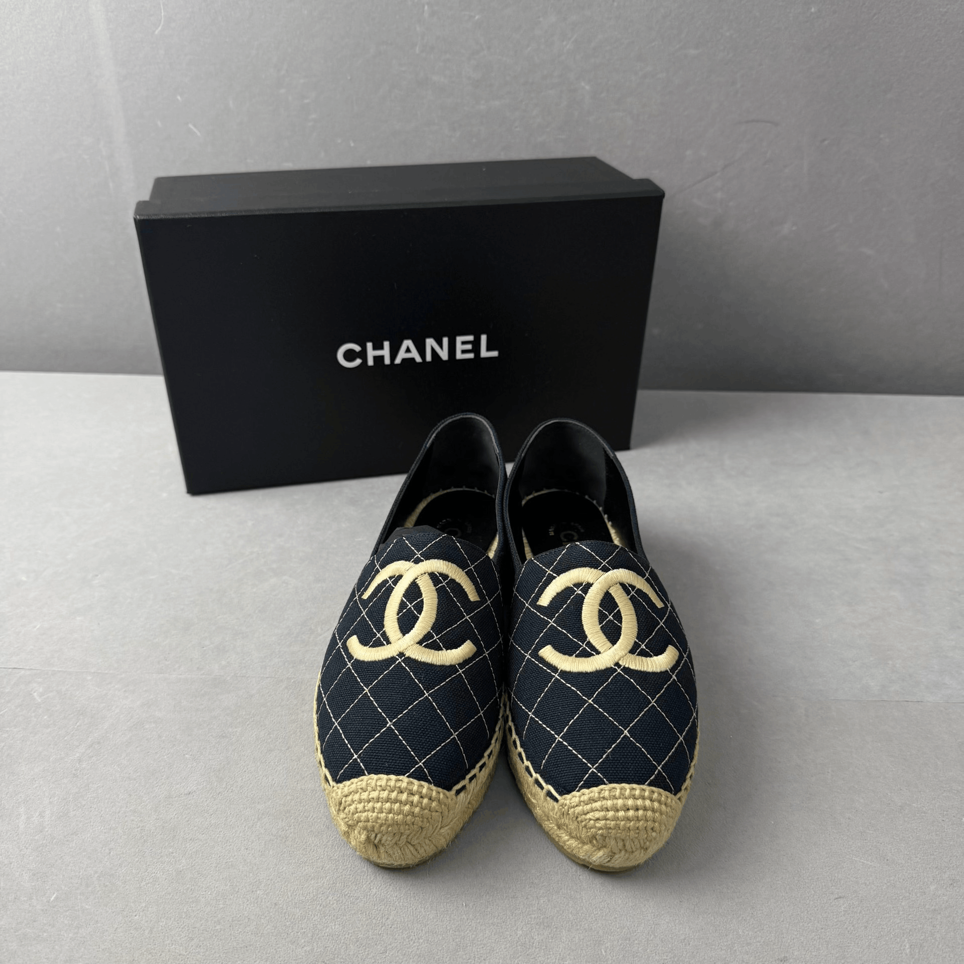 Chanel Chanel Embroidered CC Logo Espadrilles Size US 5 / IT 35 - 3 Thumbnail