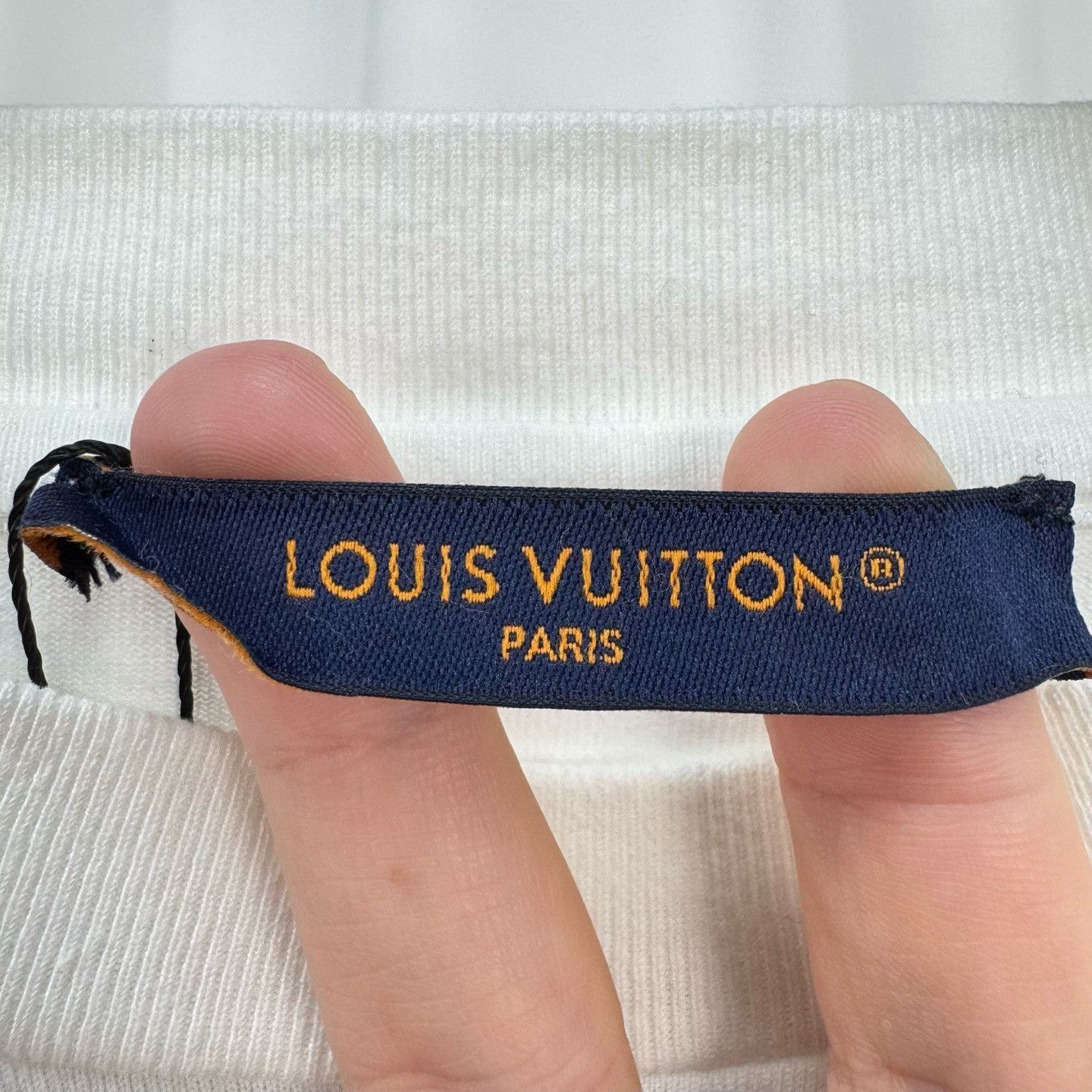 Louis Vuitton Louis Vuitton 24SS Embossed Letter T-Shirt Size US S / EU 44-46 / 1 - 5 Thumbnail