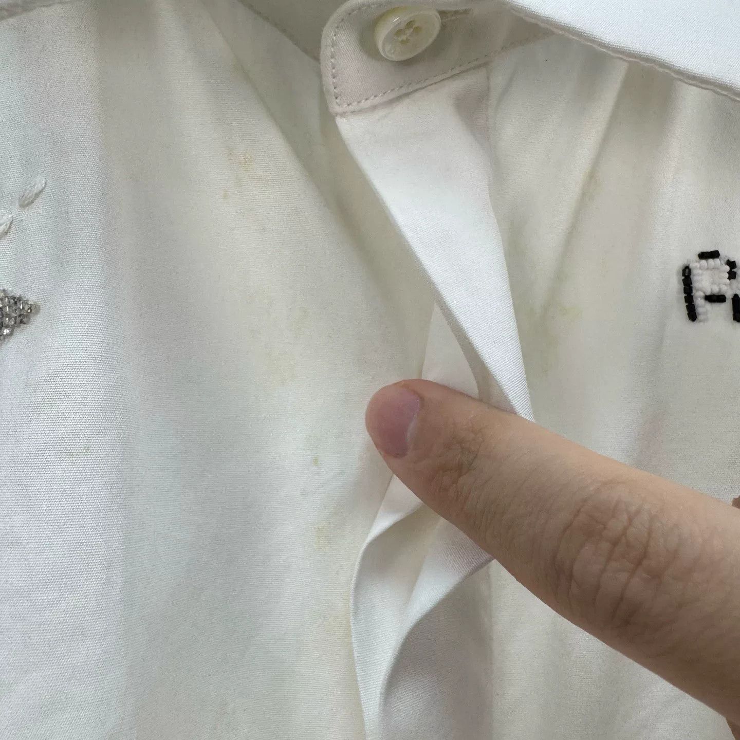 Valentino Valentino Beaded Embroidery Letter Shirt Size US M / EU 48-50 / 2 - 5 Thumbnail