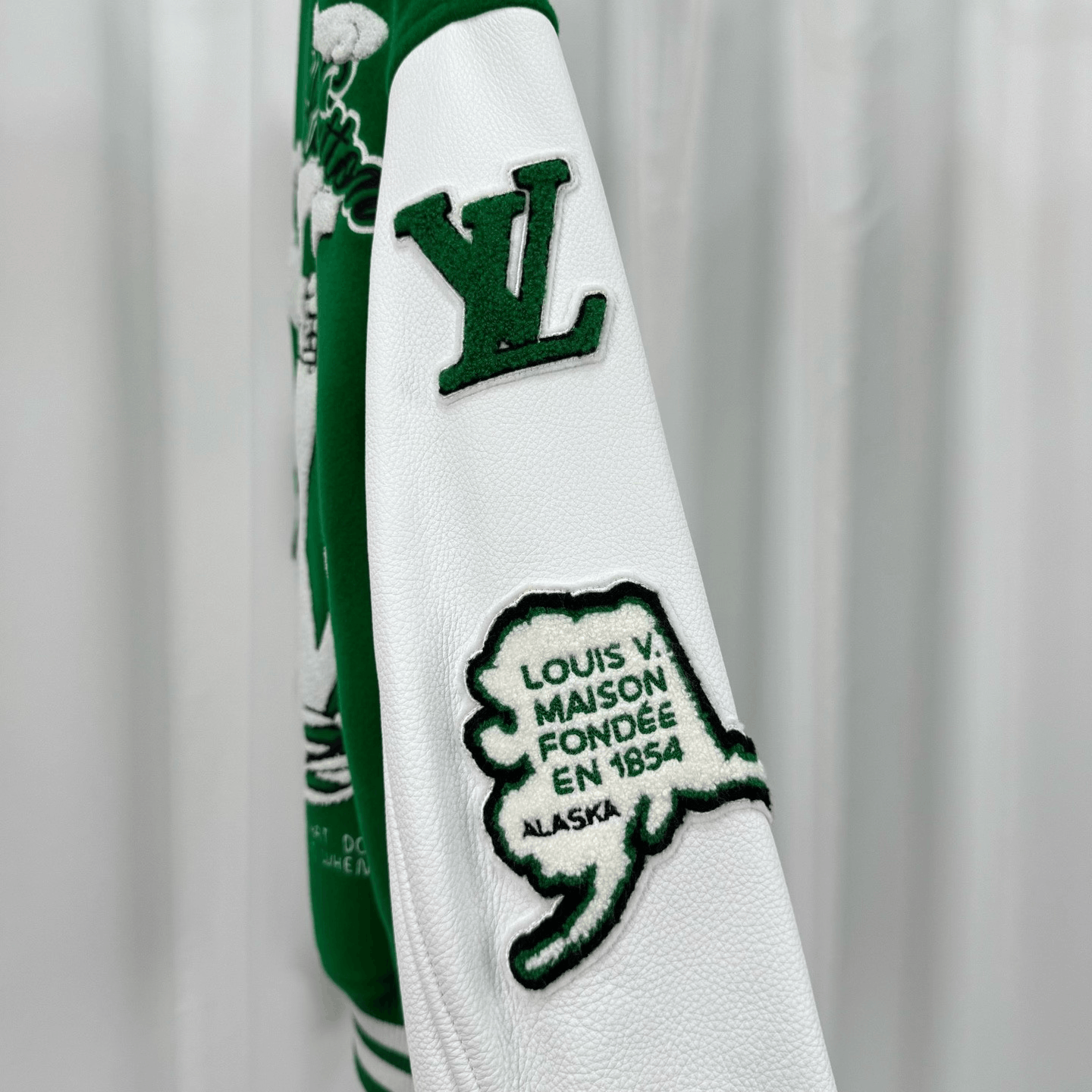 Louis Vuitton Louis Vuitton Embroidered Letter Baseball Jacket Size US S / EU 44-46 / 1 - 5 Thumbnail