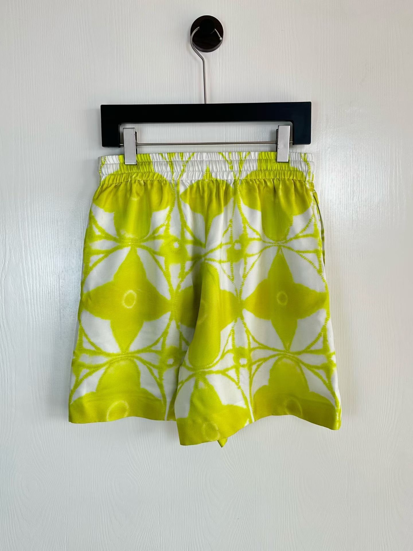 Louis Vuitton Louis Vuitton White Yellow Ink Flower Shorts Size US 32 / EU 48 - 2 Thumbnail