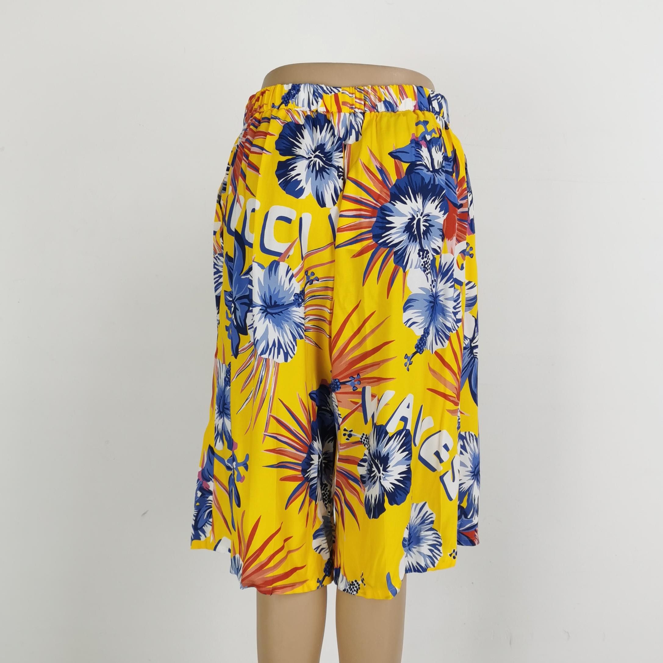 Gucci Gucci Floral Hibiscus Print Shorts Size 42 Size 28" / US 6 / IT 42 - 3 Thumbnail