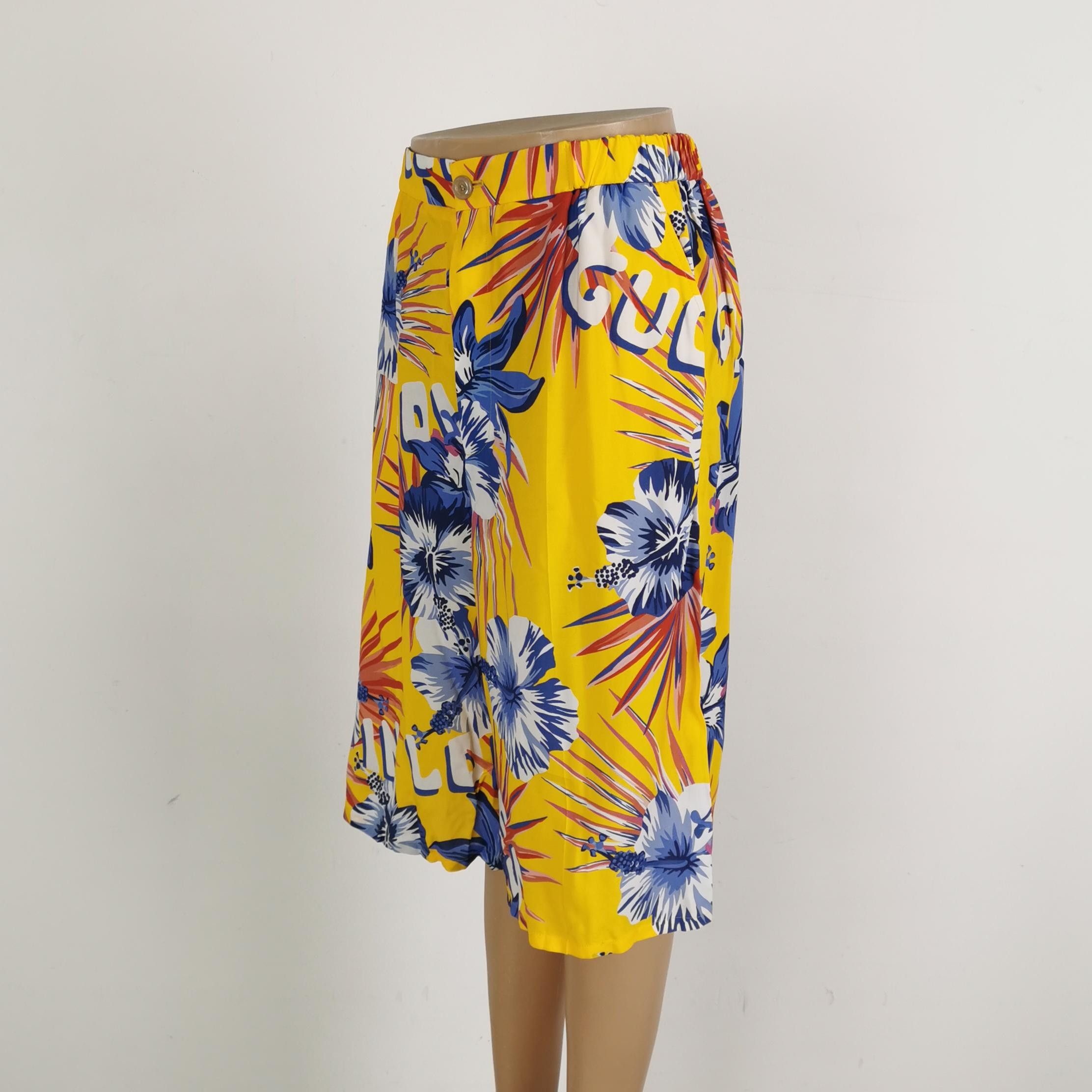 Gucci Gucci Floral Hibiscus Print Shorts Size 42 Size 28" / US 6 / IT 42 - 2 Thumbnail