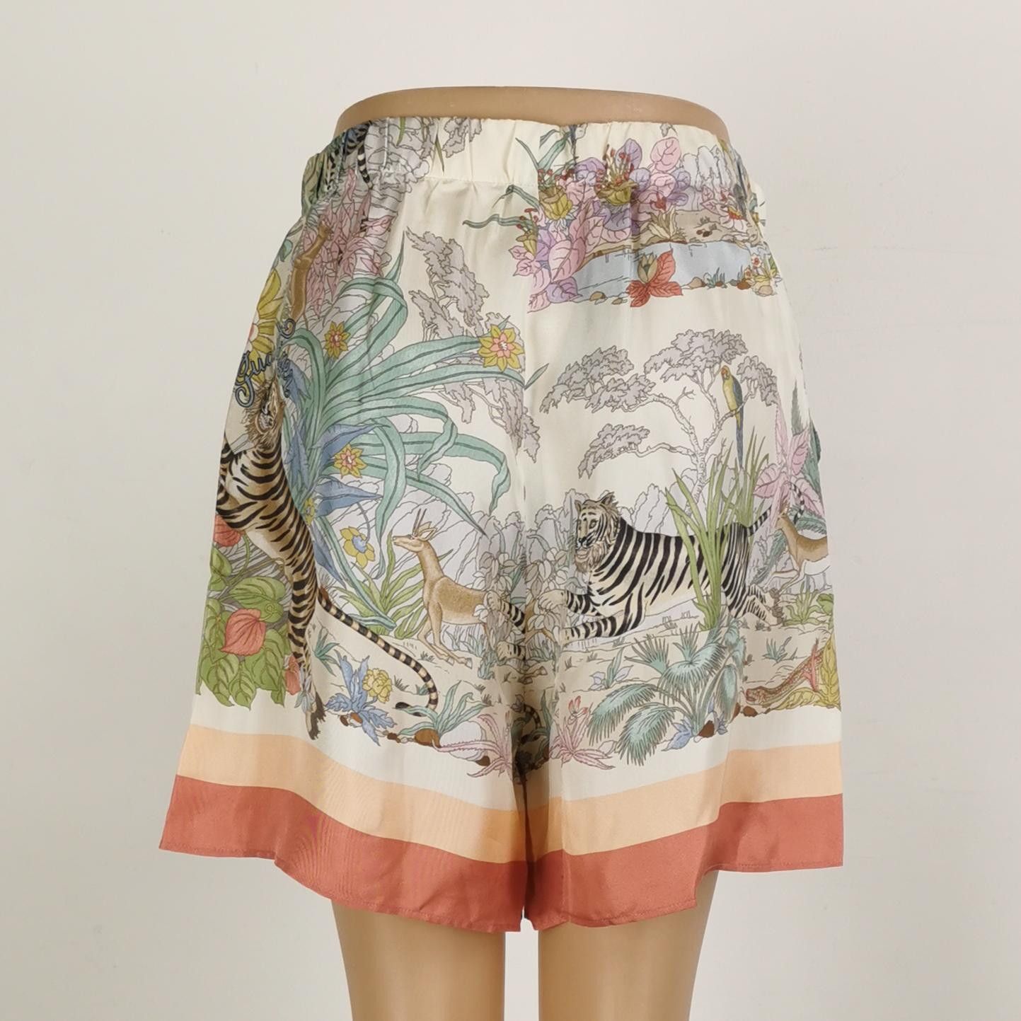 Gucci Gucci Animal Print Silk Shorts IT 36 Size 25" / US 0 / IT 36 - 3 Thumbnail