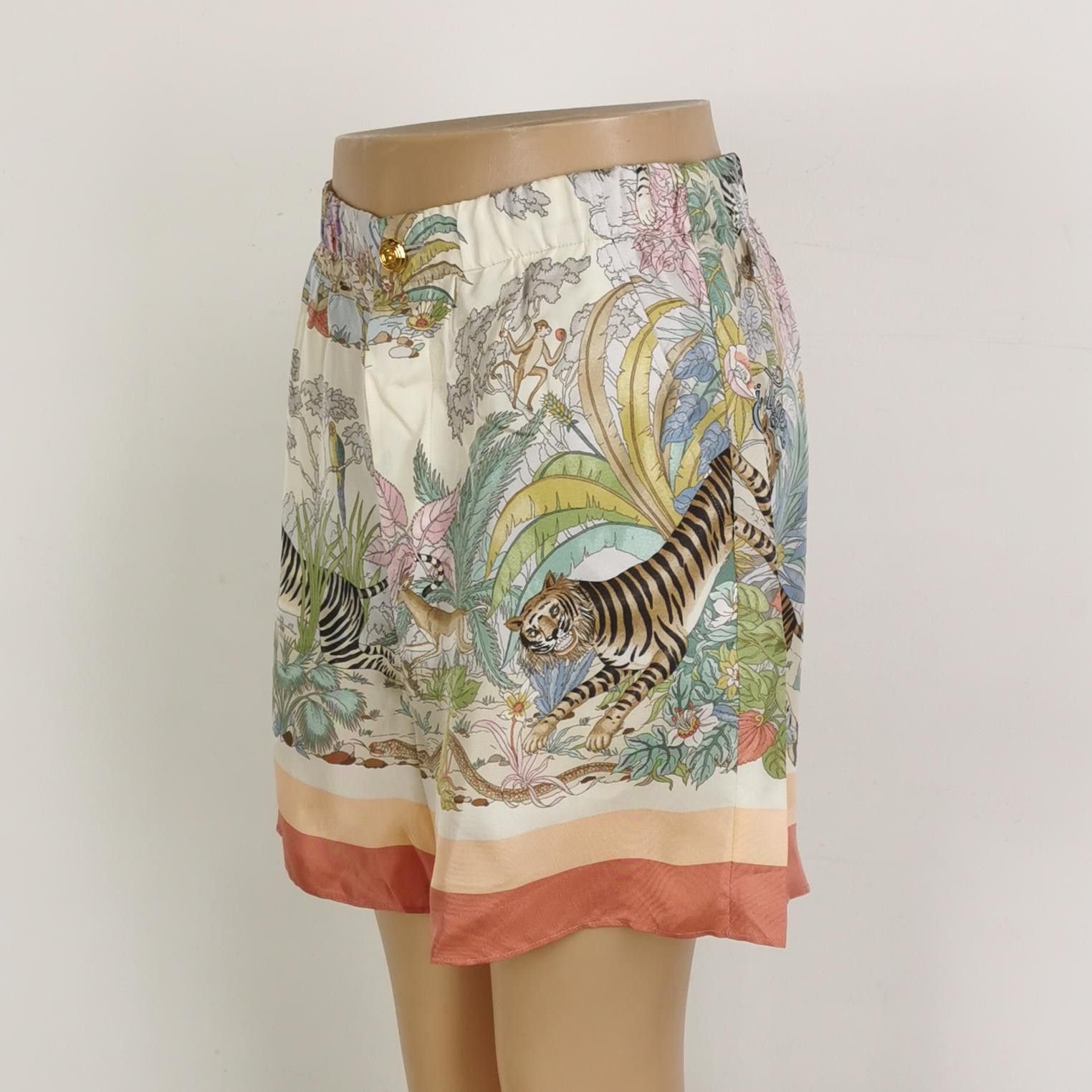 Gucci Gucci Animal Print Silk Shorts IT 36 Size 25" / US 0 / IT 36 - 2 Thumbnail