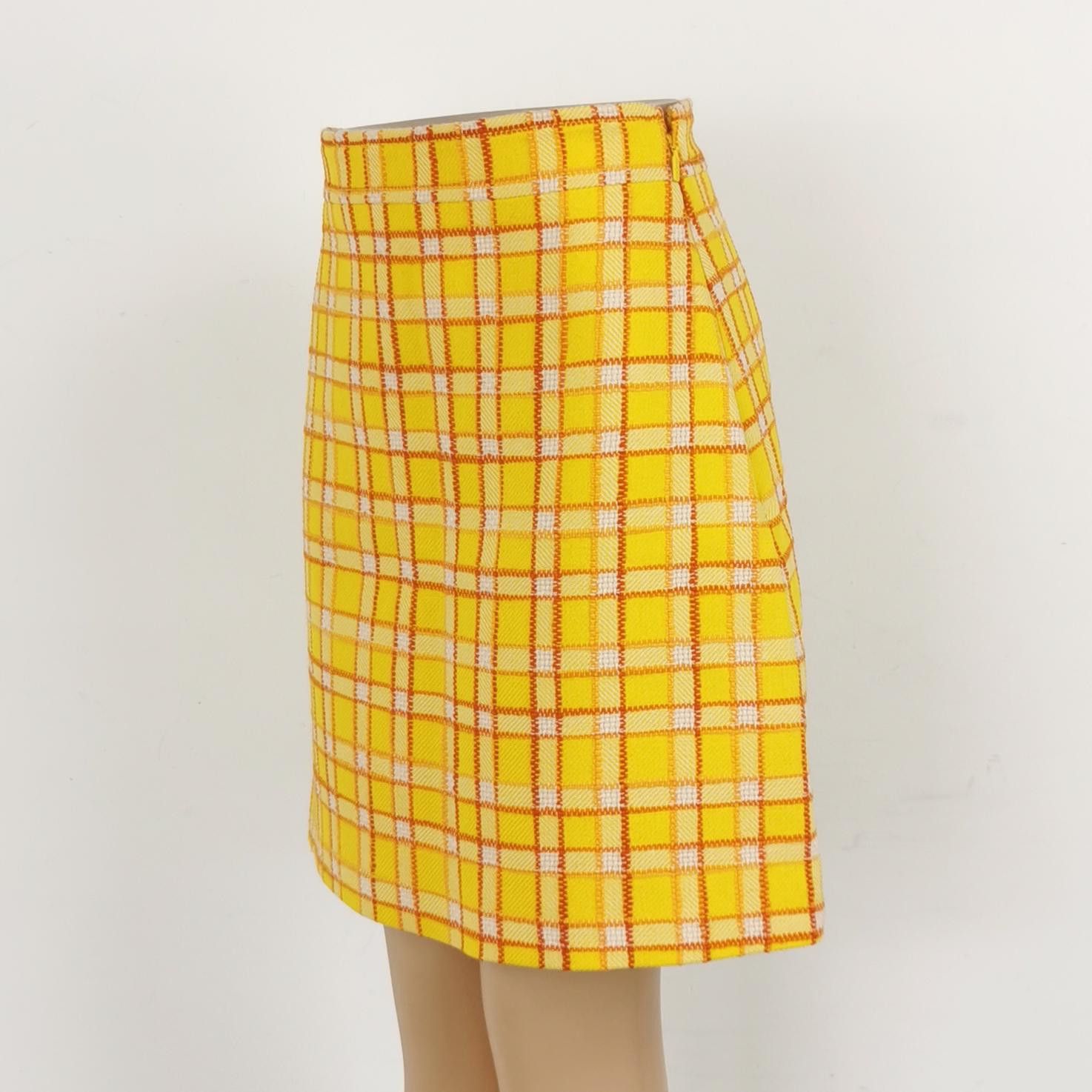 Gucci Gucci Plaid Mini Skirt Size IT 40 Size 27" / US 4 / IT 40 - 2 Thumbnail