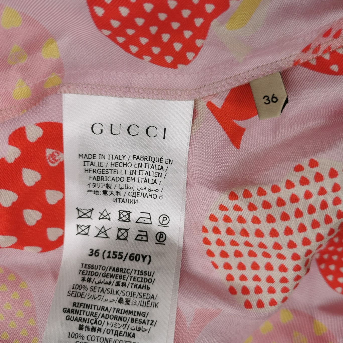 Gucci Gucci Apple Print Silk Shorts Size IT 36 Size 25" / US 0 / IT 36 - 6 Thumbnail