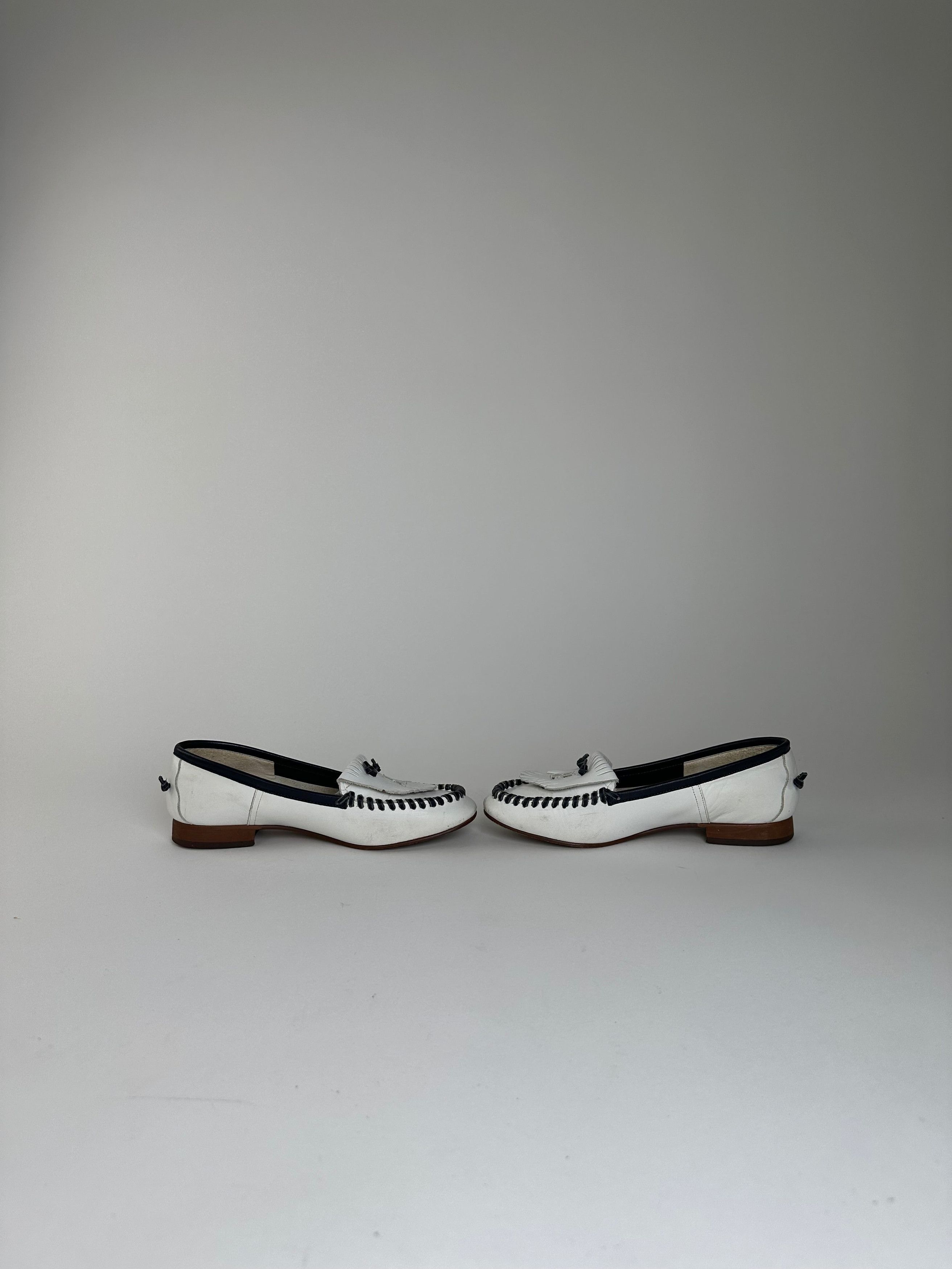 Courreges Vintage Smooth Loafers White EU5 Size US 4.5 / IT 34.5 - 5 Thumbnail