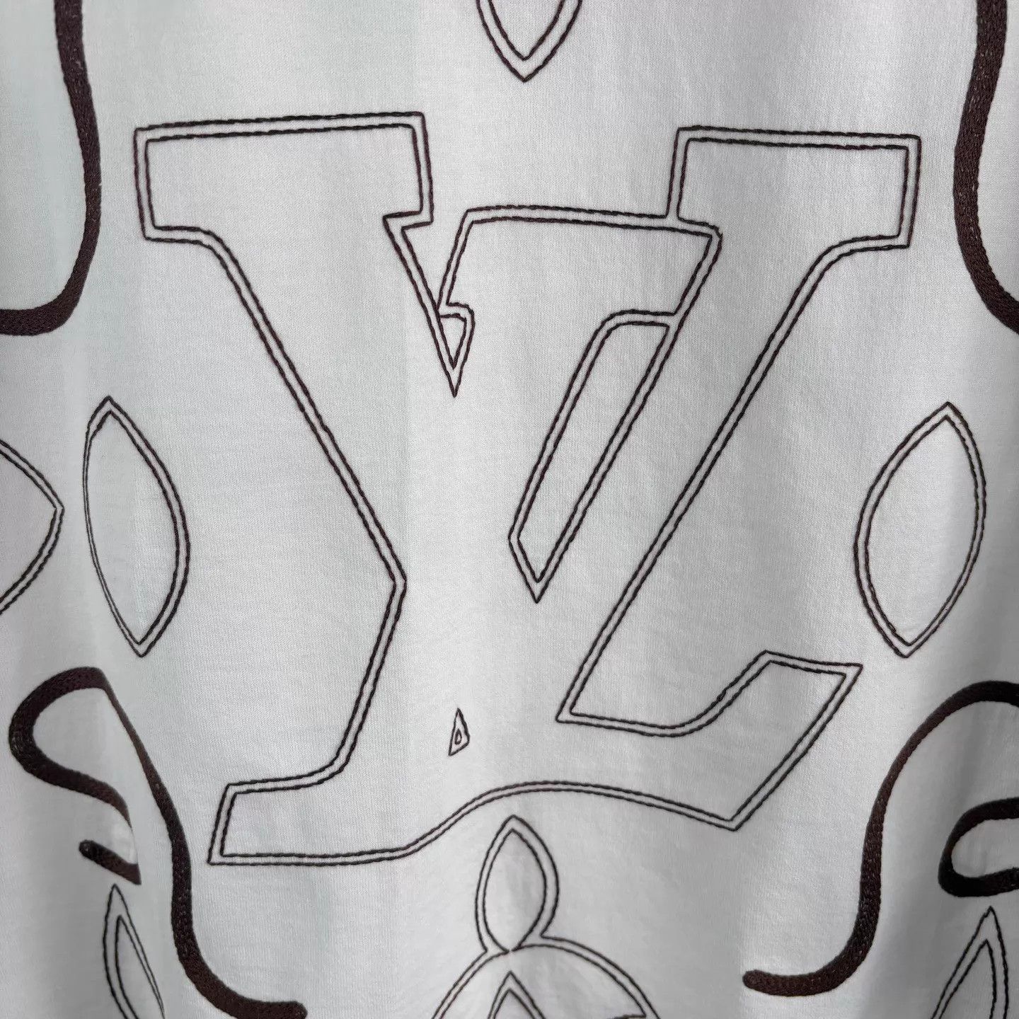 Louis Vuitton Allover Line Logo Short Sleeve Tee - White Size US M / EU 48-50 / 2 - 4 Thumbnail