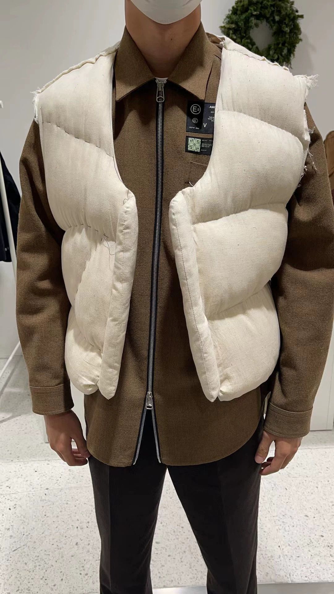 AIREI Hand-stitched Wool Puffer Vest in White Size US S / EU 44-46 / 1 - 4 Thumbnail