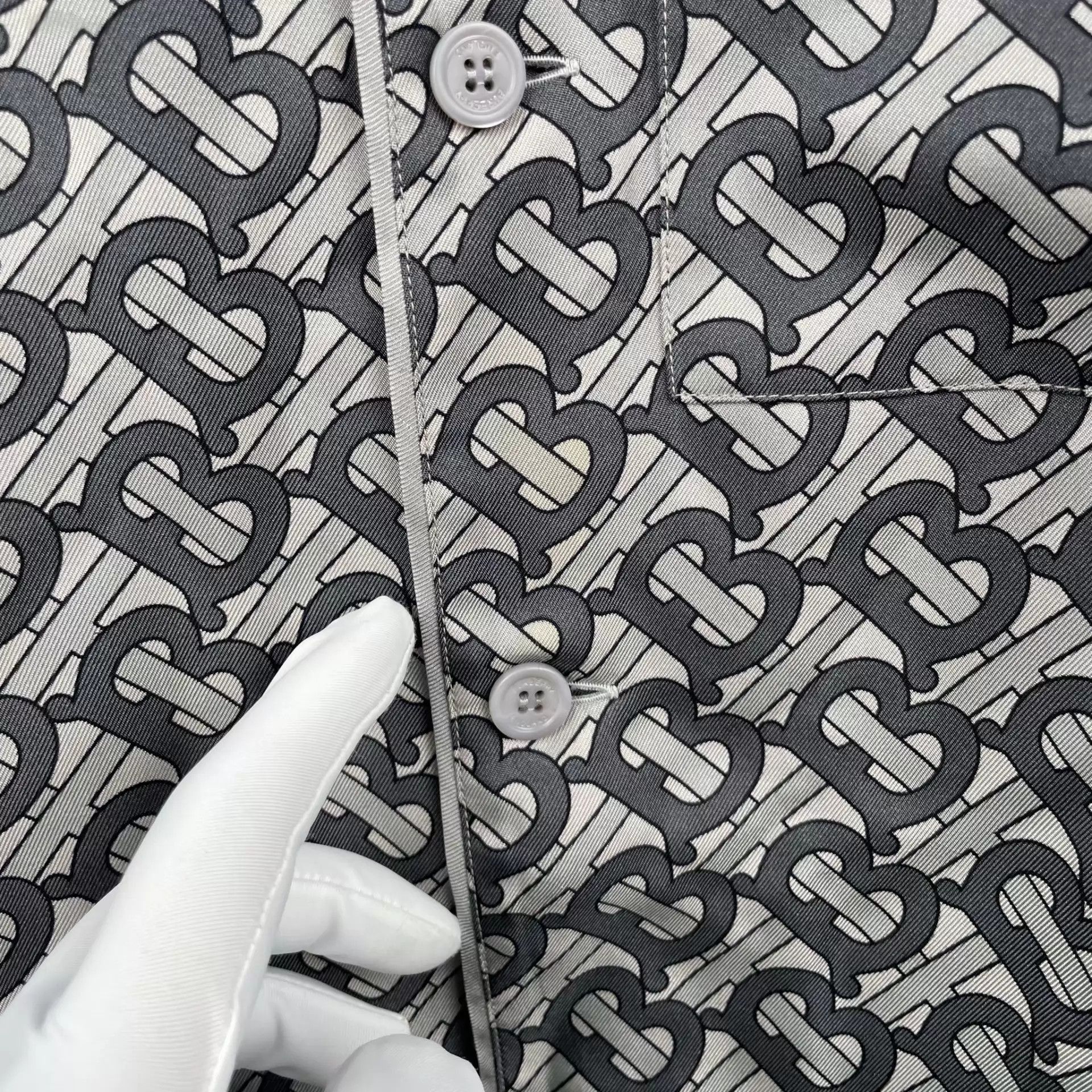 Burberry Elegant Gray Silk Short Sleeve Shirt Size US L / EU 52-54 / 3 - 9 Thumbnail