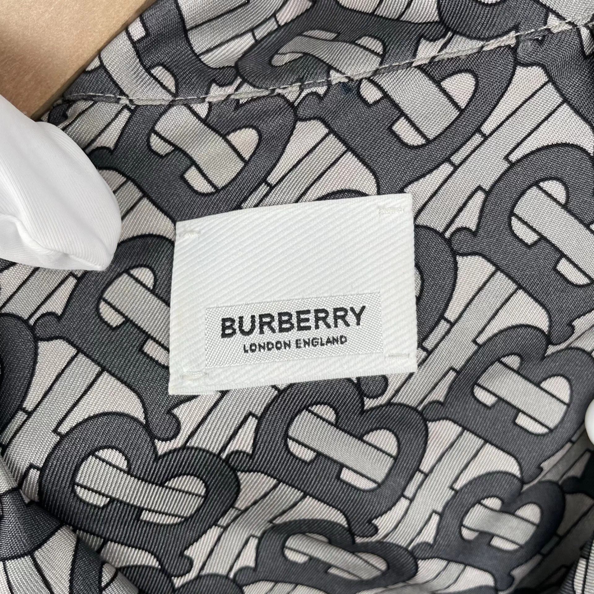 Burberry Elegant Gray Silk Short Sleeve Shirt Size US L / EU 52-54 / 3 - 3 Thumbnail