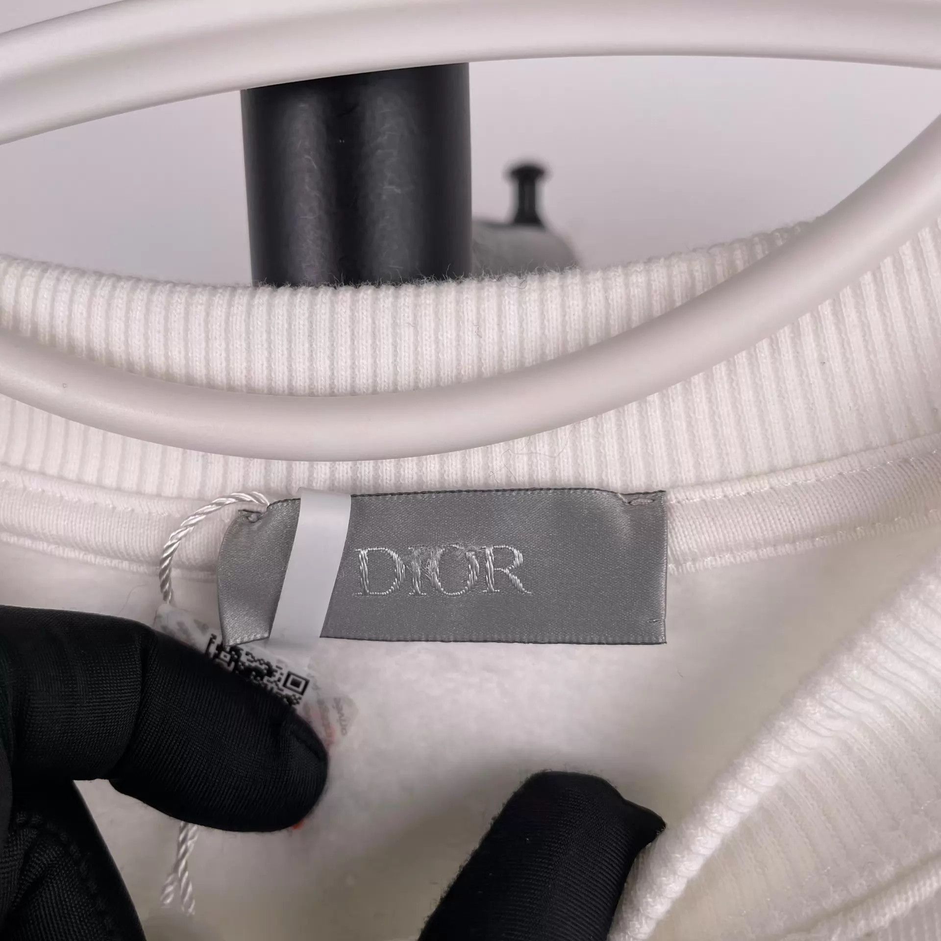 Dior Embroidered Letter Sweatshirt in White Size US M / EU 48-50 / 2 - 3 Thumbnail