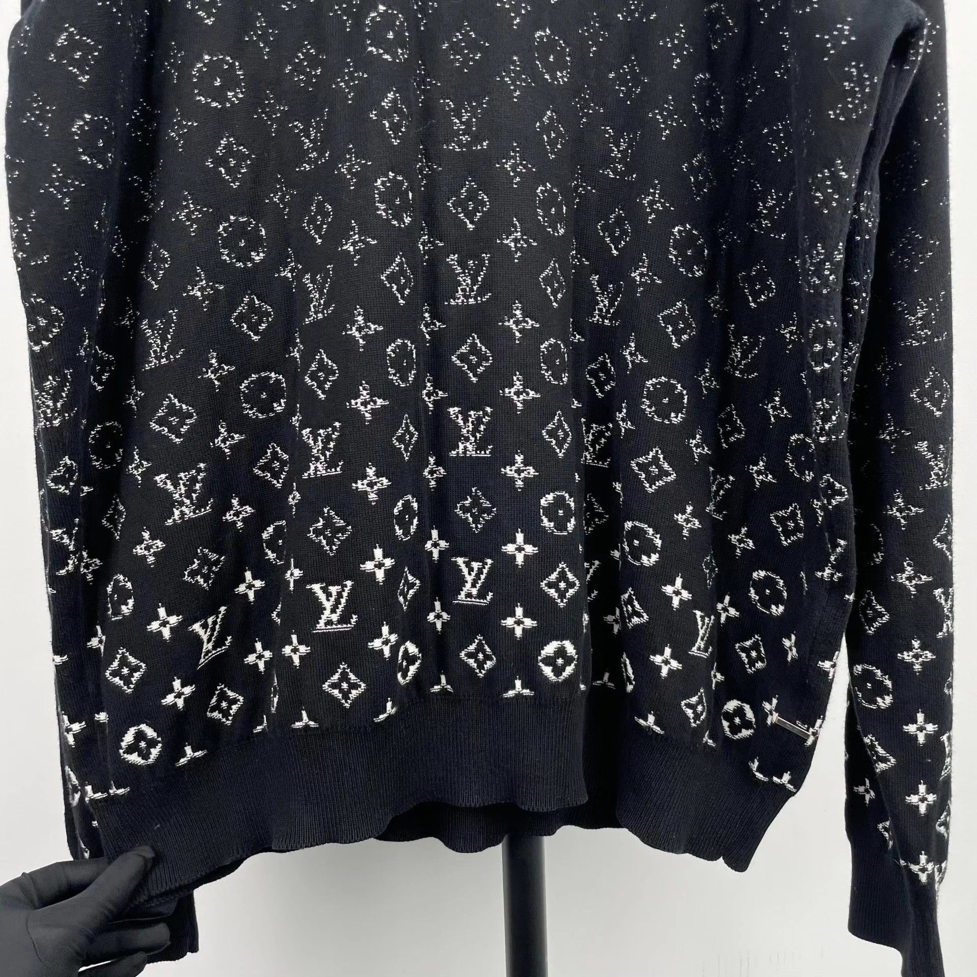 Louis Vuitton Monogram Gradient Crewneck Sweatshirt Size US XL / EU 56 / 4 - 8 Thumbnail