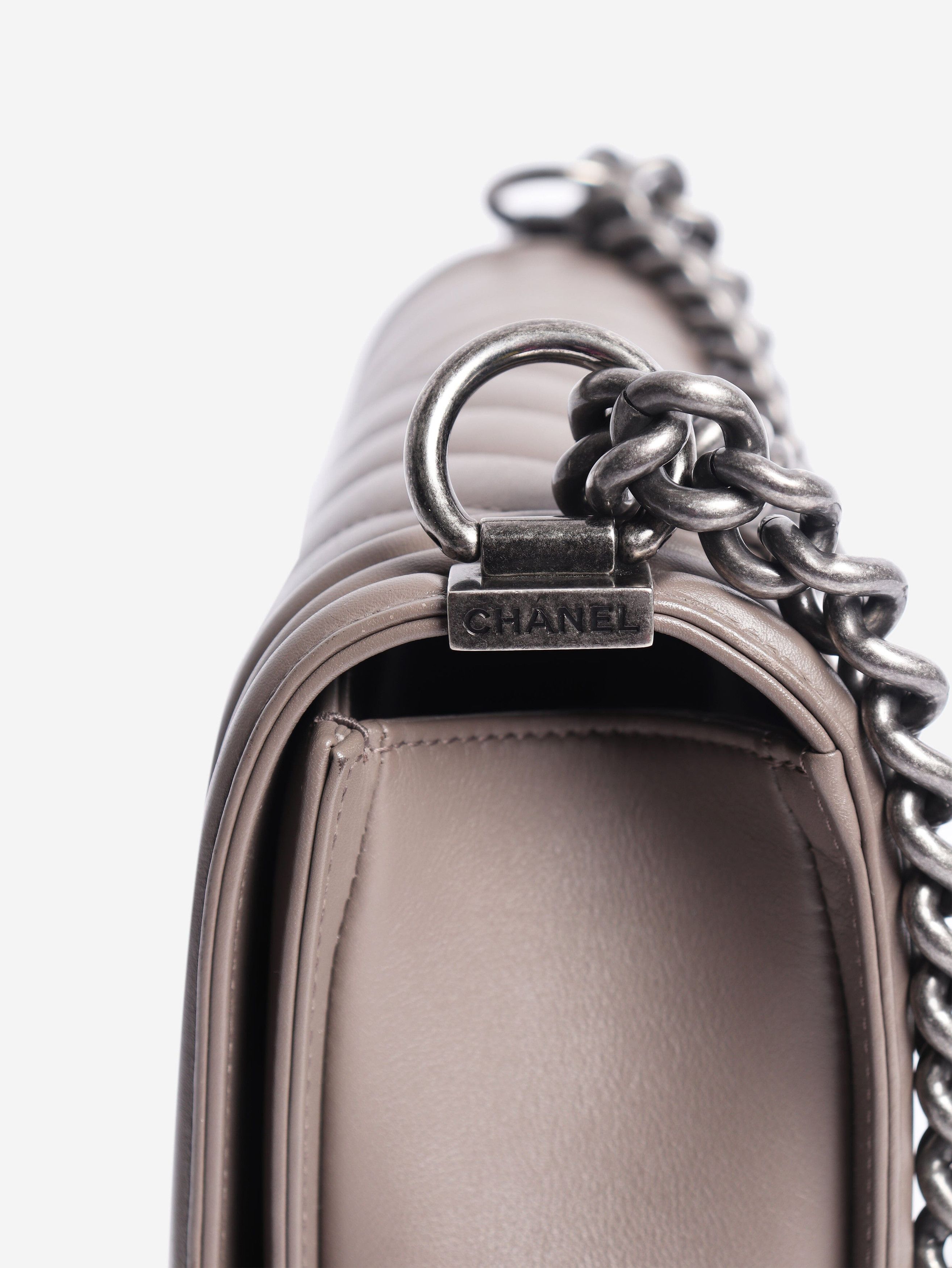 Chanel Grey 2014 medium chevron-quilted leather Boy bag Size ONE SIZE - 12 Thumbnail