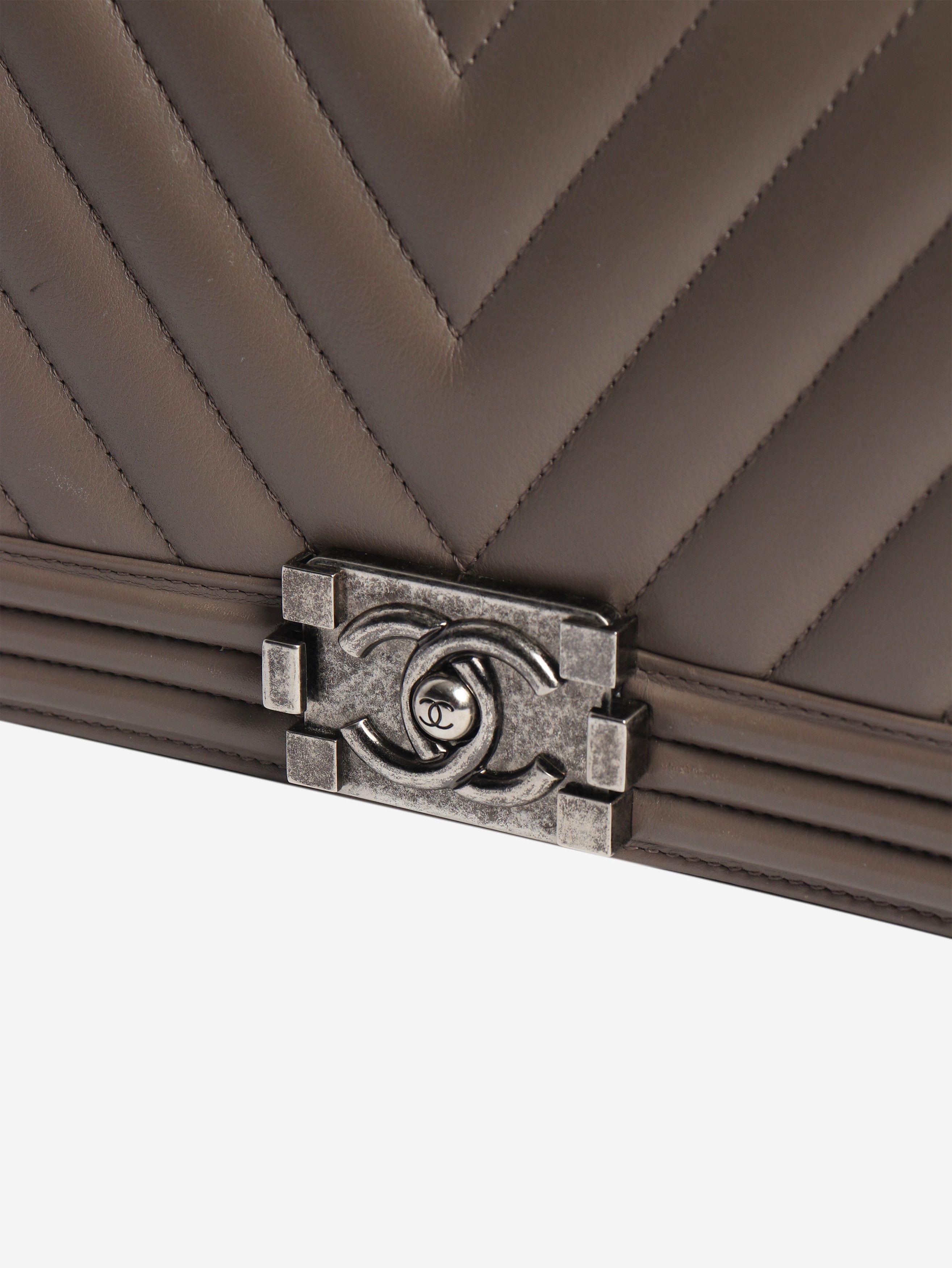 Chanel Grey 2014 medium chevron-quilted leather Boy bag Size ONE SIZE - 5 Thumbnail