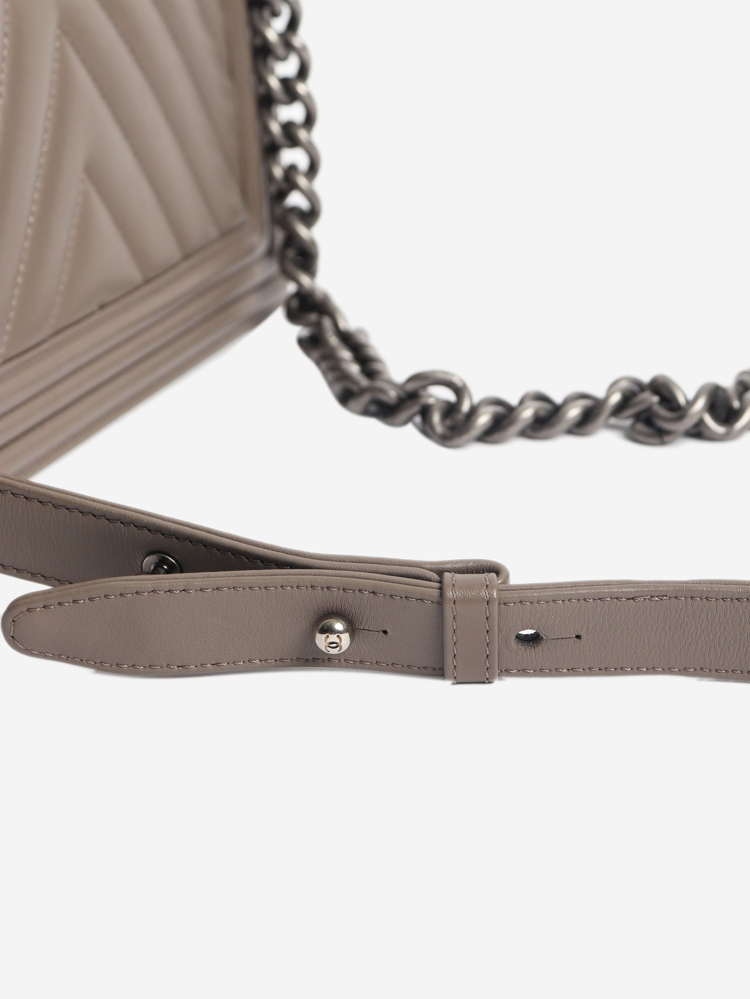 Chanel Grey 2014 medium chevron-quilted leather Boy bag Size ONE SIZE - 6 Thumbnail