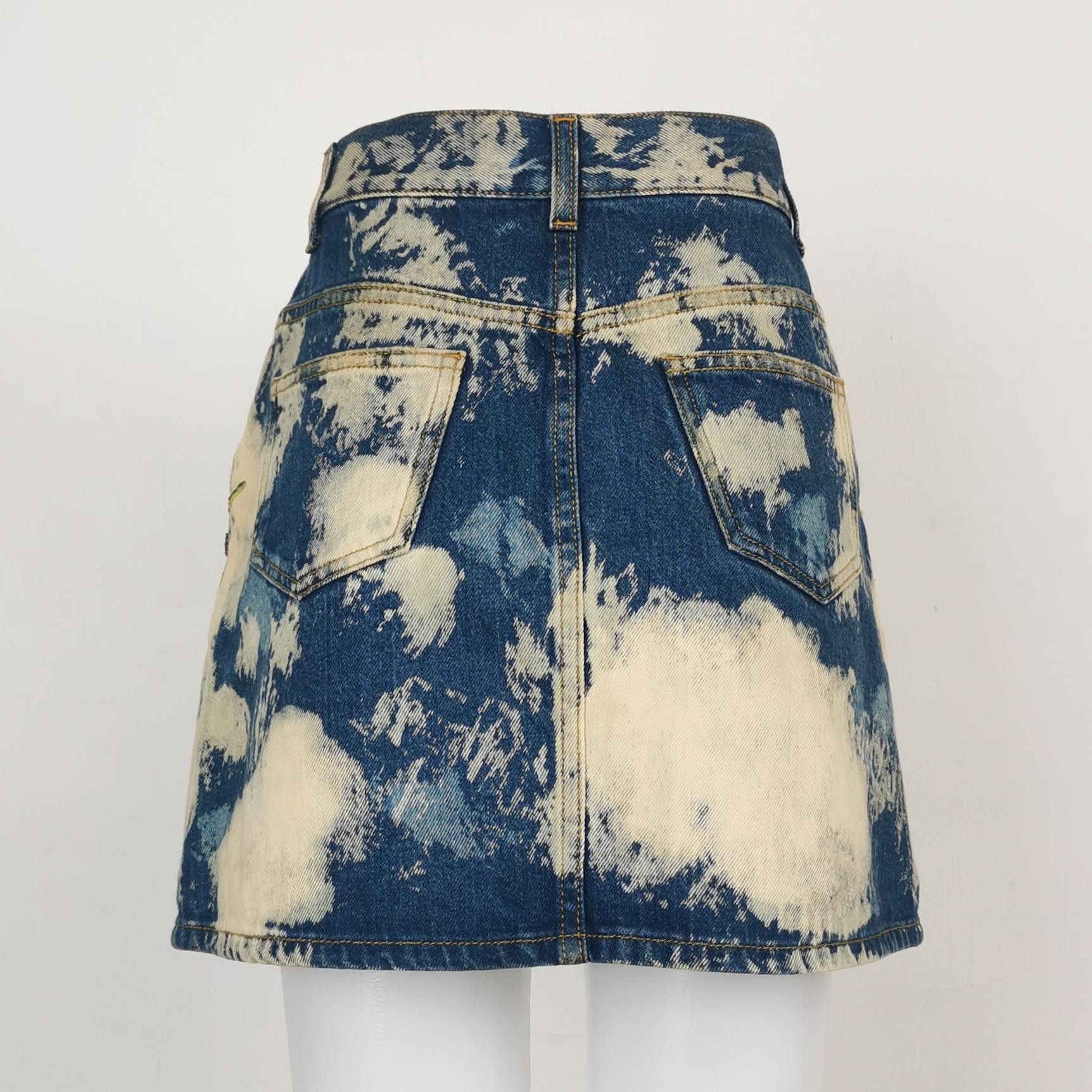 Gucci Gucci Floral Embroidered Acid Wash Denim Mini Skirt 40 Size 27" / US 4 / IT 40 - 2 Thumbnail