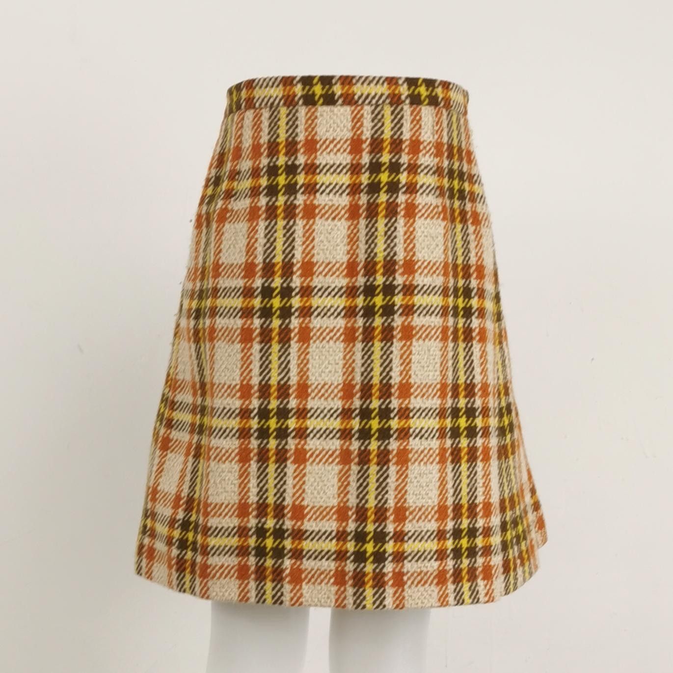 Gucci Gucci Plaid Wool Blend Mini Skirt Size 36 Size 25" / US 0 / IT 36 - 2 Thumbnail