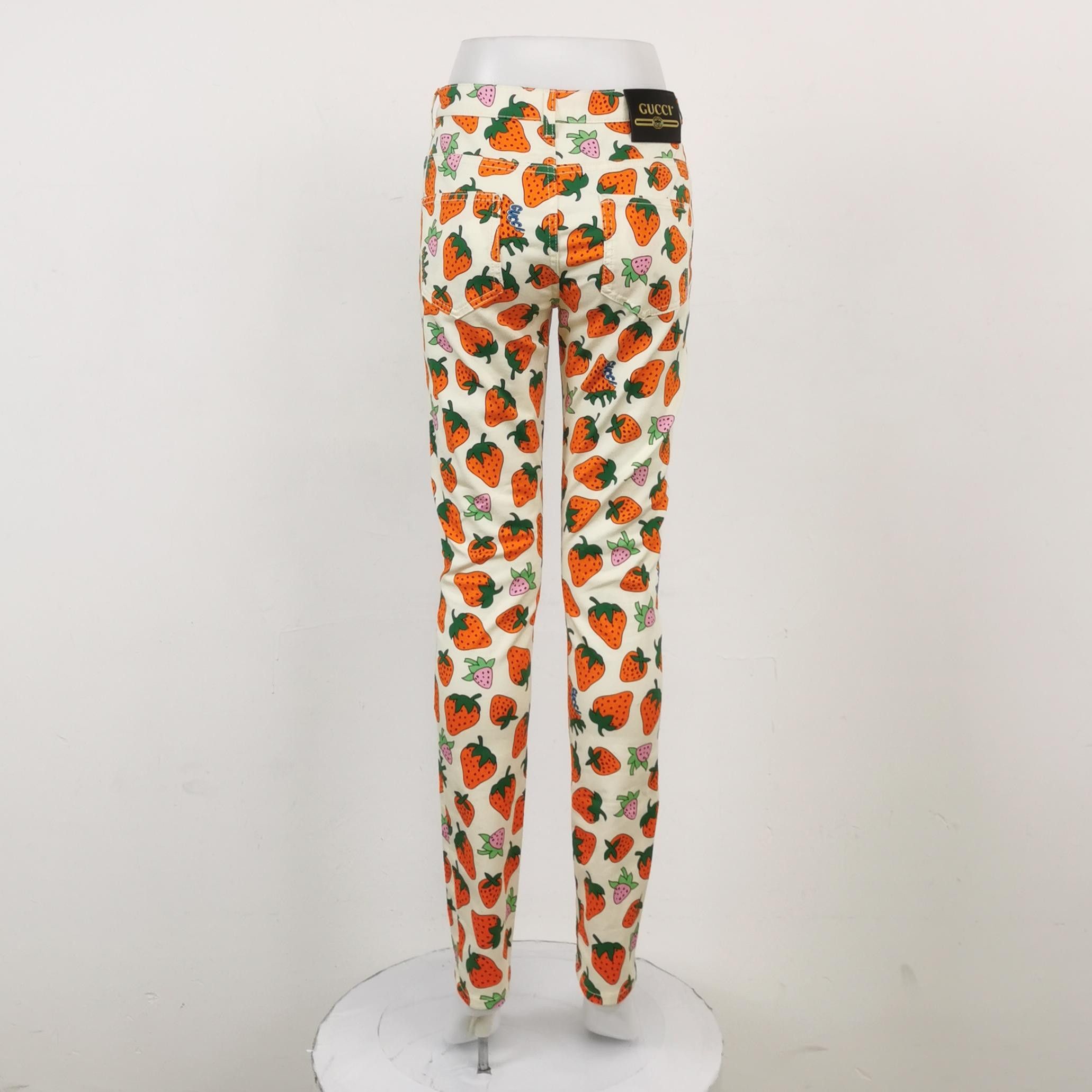 Gucci Gucci Strawberry Print Pants Size 27 Size 27" / US 4 / IT 40 - 2 Thumbnail