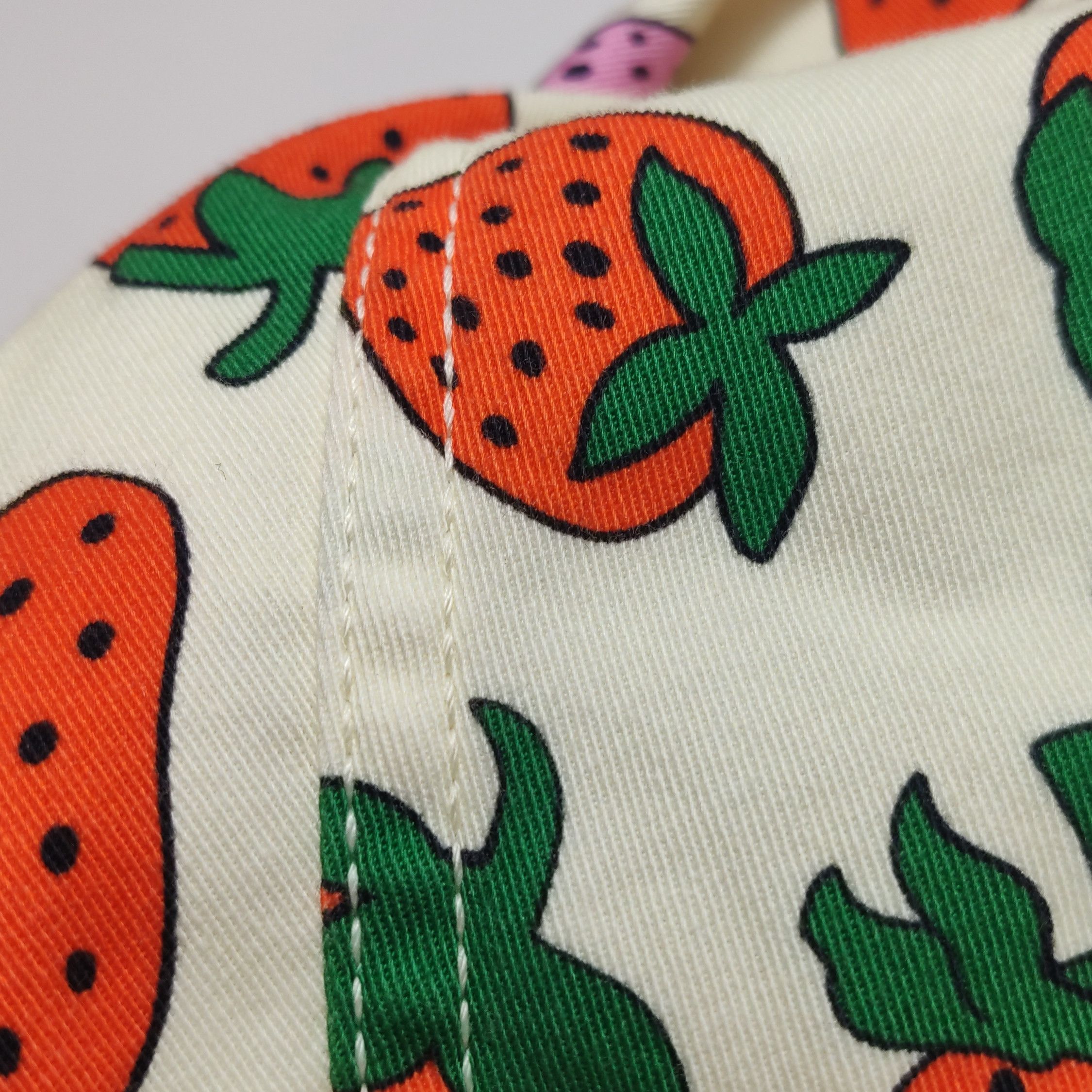 Gucci Gucci Strawberry Print Pants Size 27 Size 27" / US 4 / IT 40 - 9 Thumbnail