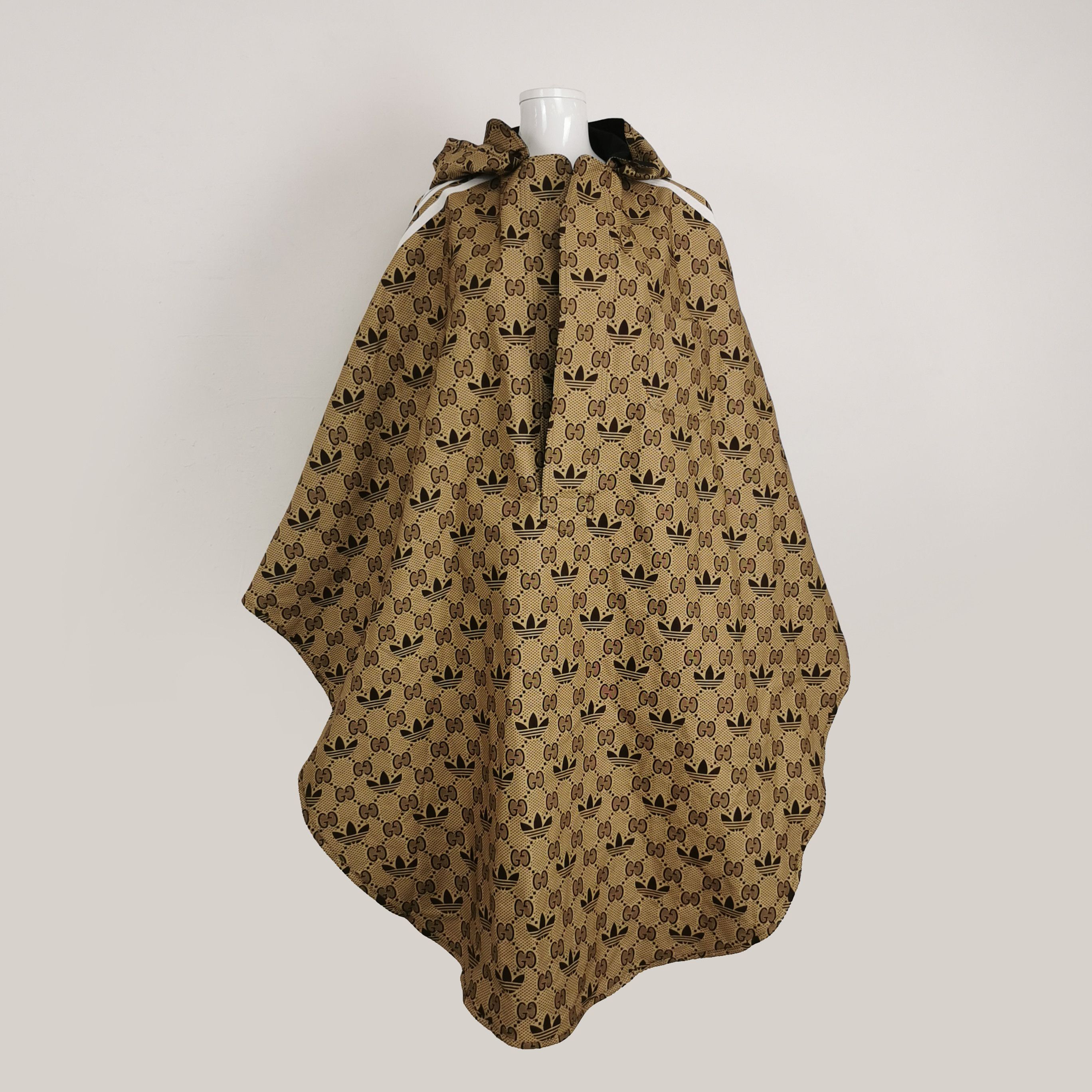 Gucci Gucci x Adidas Logo Cape Size M Size US M / EU 48-50 / 2 - 3 Thumbnail