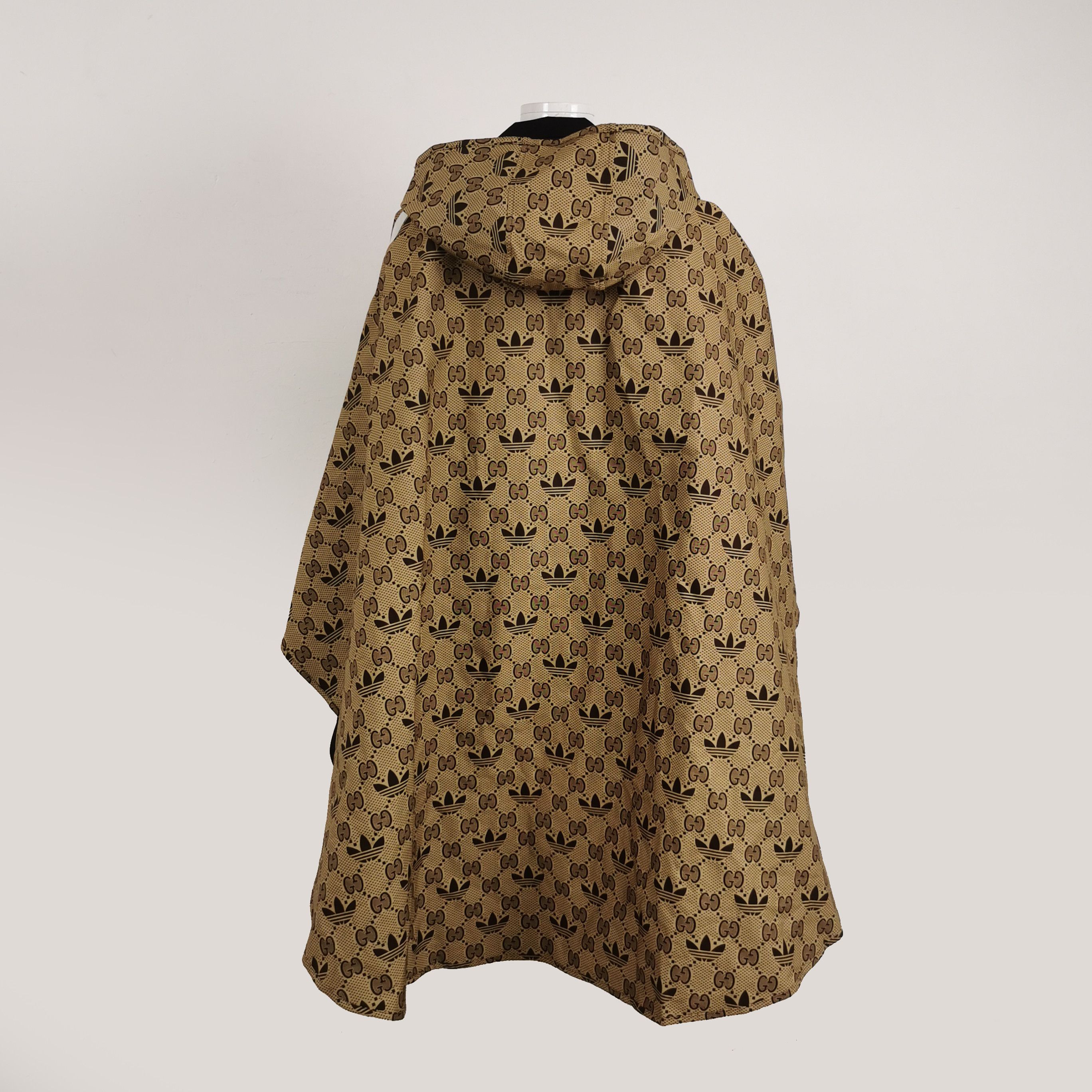 Gucci Gucci x Adidas Logo Cape Size M Size US M / EU 48-50 / 2 - 4 Thumbnail