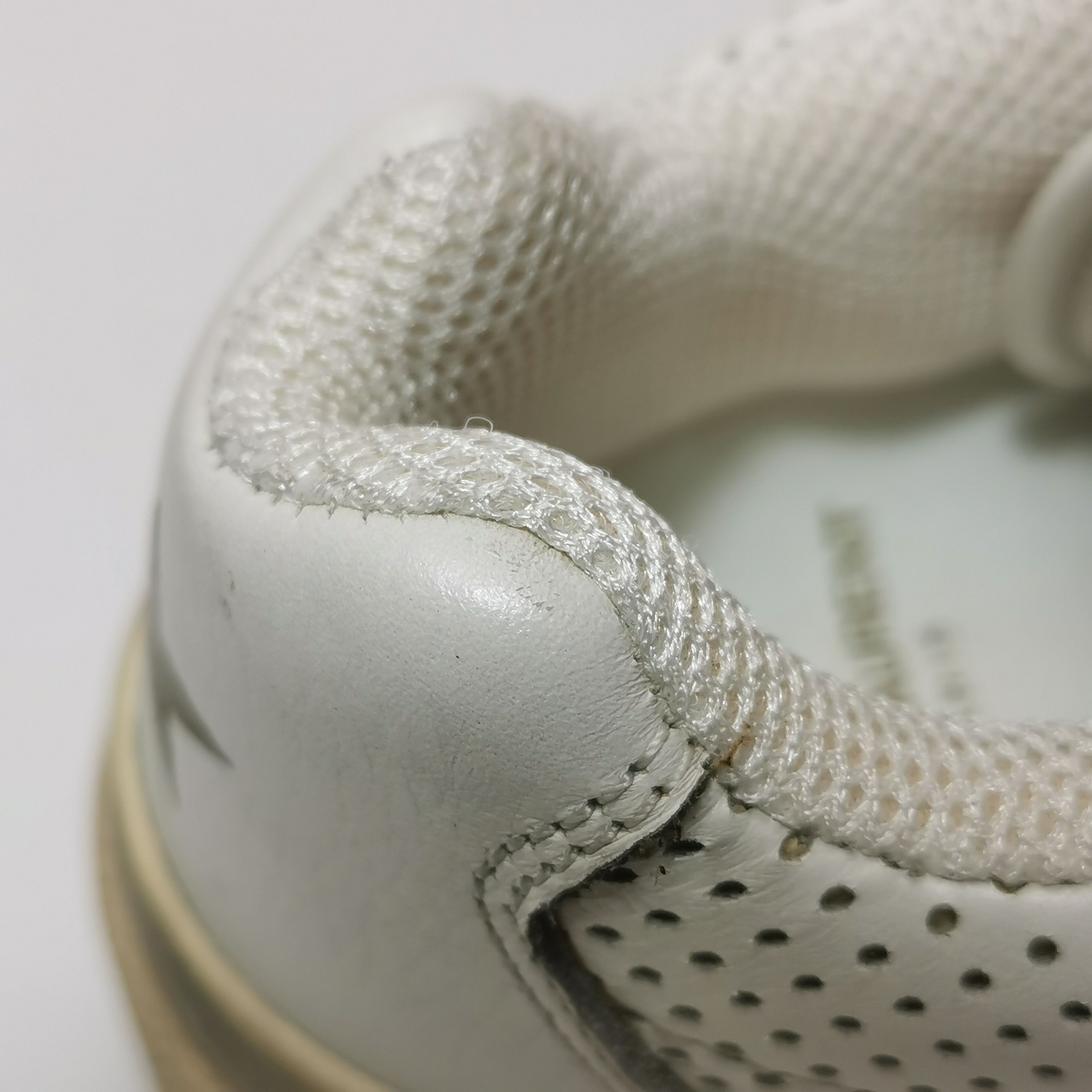 Saint Laurent Paris Saint Laurent Logo Strap Low-Top Sneakers White 37 Size US 7 / IT 37 - 7 Thumbnail