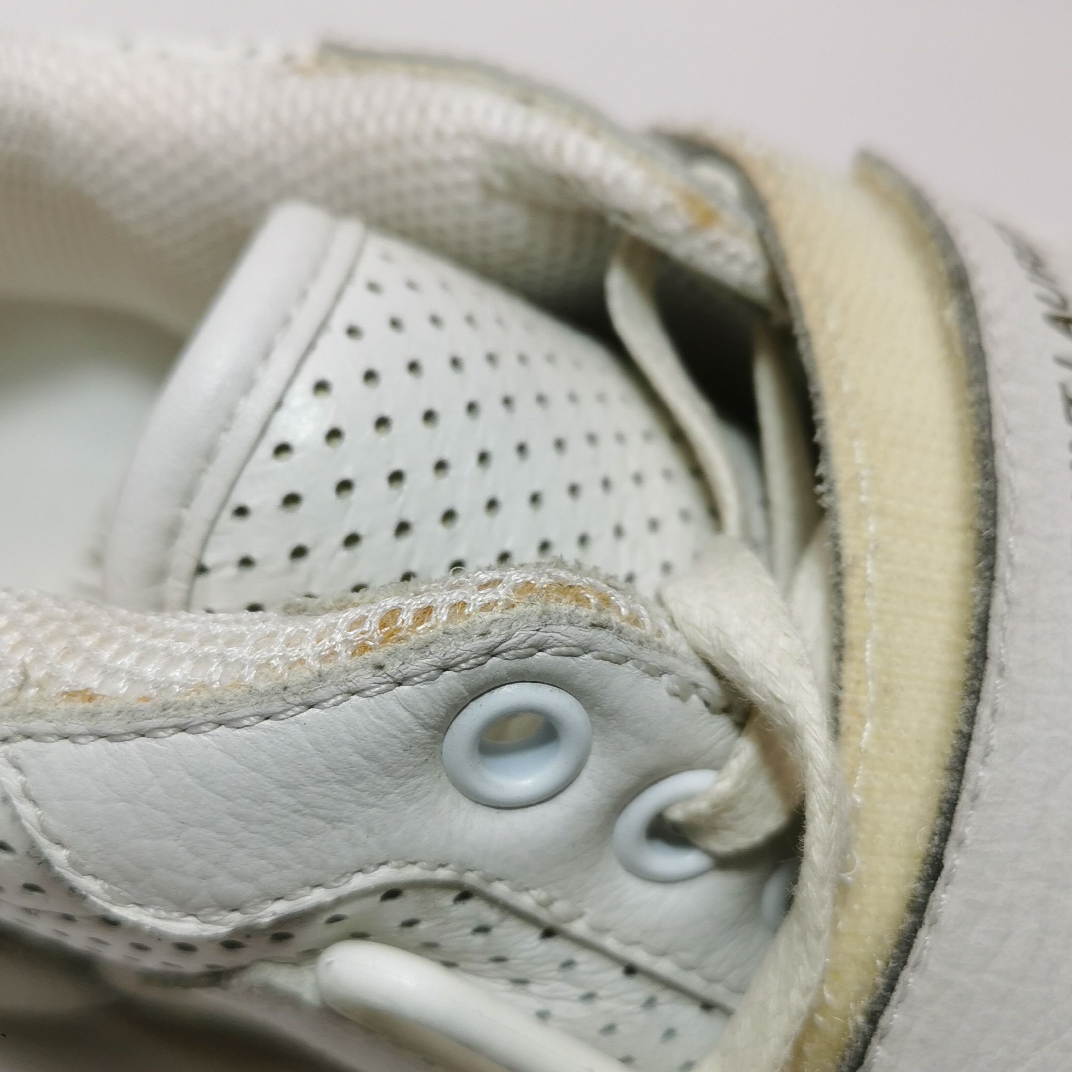 Saint Laurent Paris Saint Laurent Logo Strap Low-Top Sneakers White 37 Size US 7 / IT 37 - 9 Thumbnail