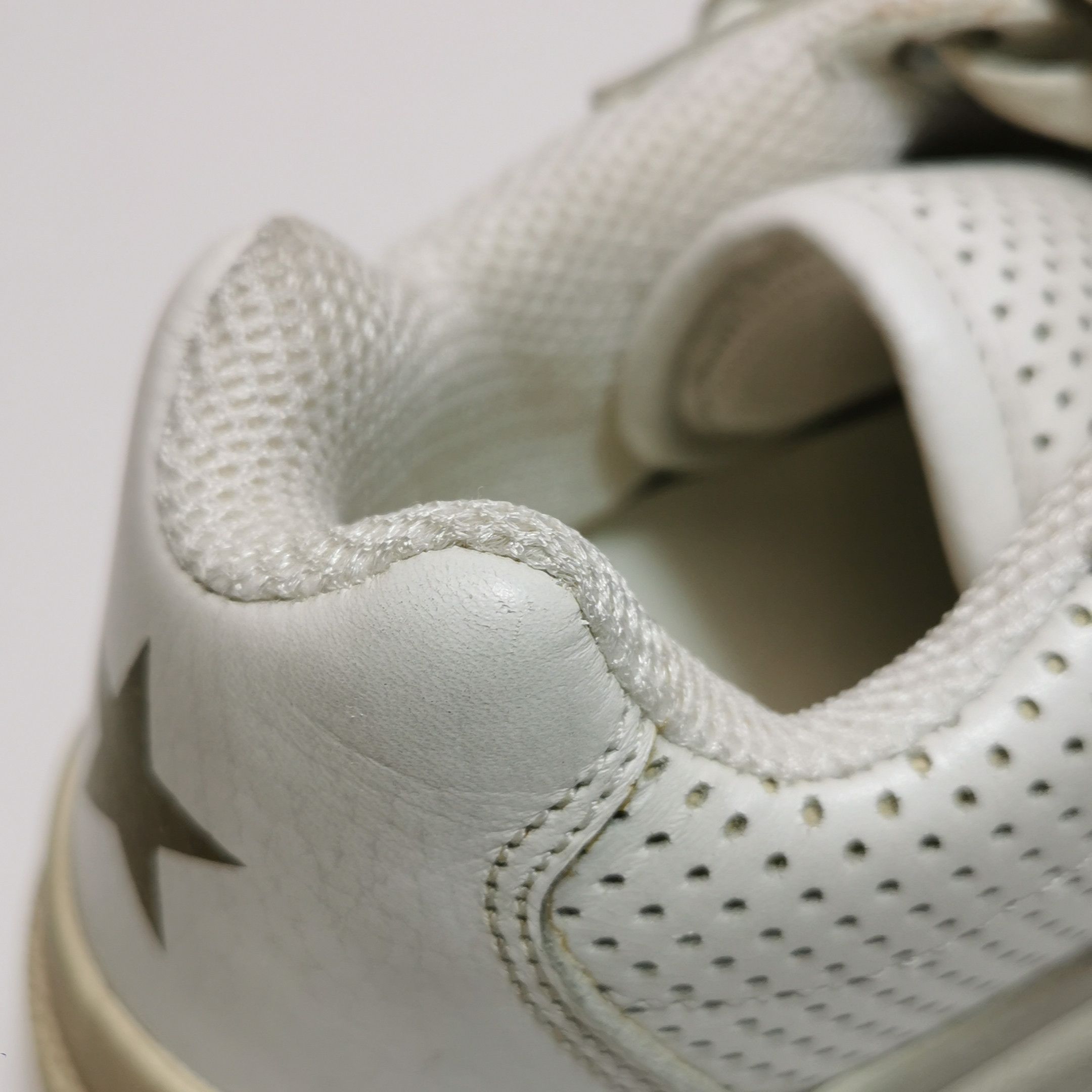 Saint Laurent Paris Saint Laurent Logo Strap Low-Top Sneakers White 37 Size US 7 / IT 37 - 8 Thumbnail