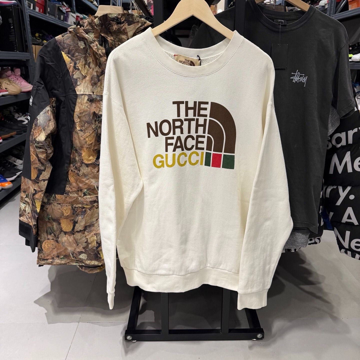 Gucci Gucci x The North Face Logo Sweatshirt Size M Size US M / EU 48-50 / 2 - 2 Thumbnail
