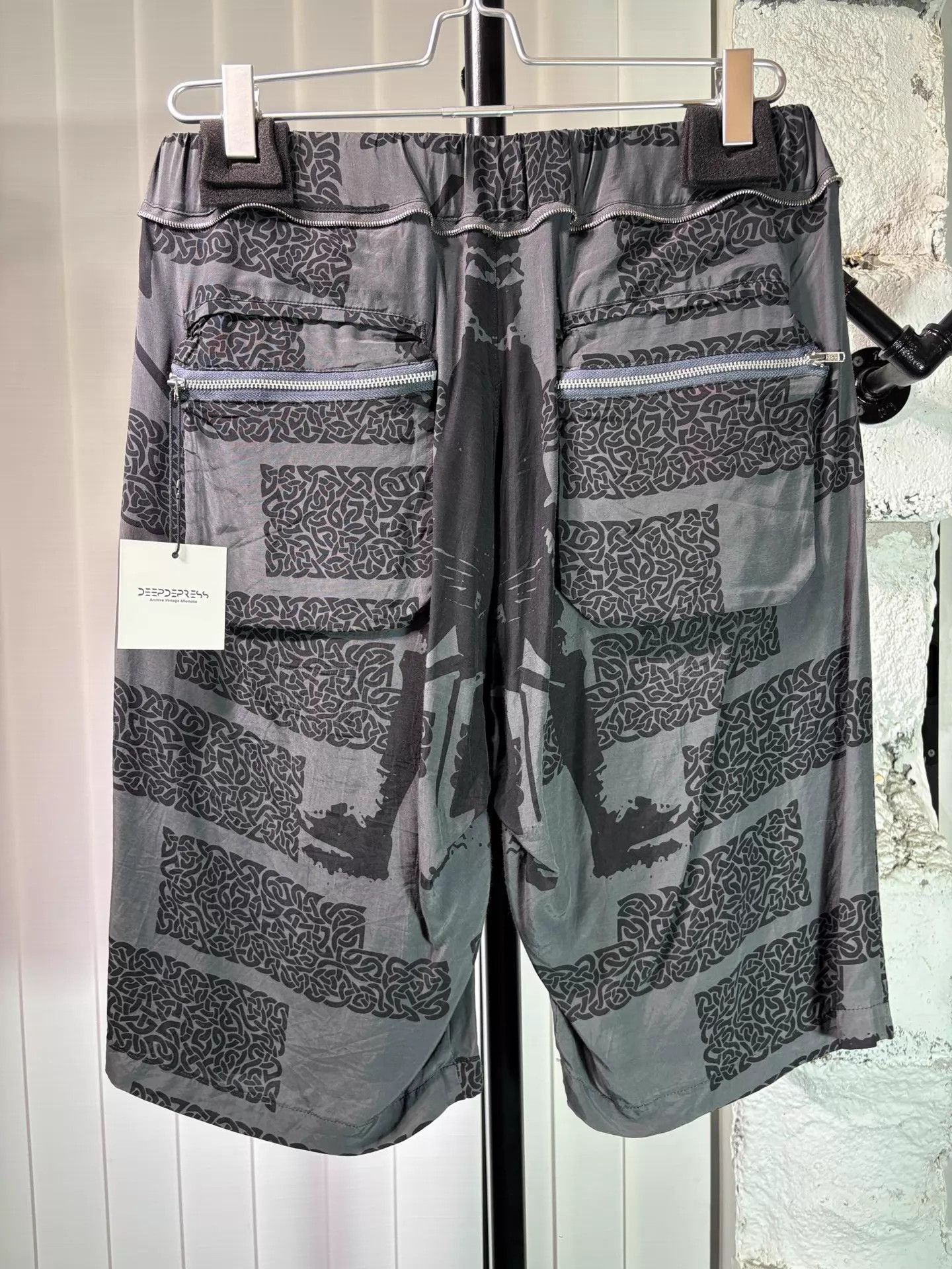 Undercover Unique Multi-Colored Casual Shorts Size US 32 / EU 48 - 2 Thumbnail